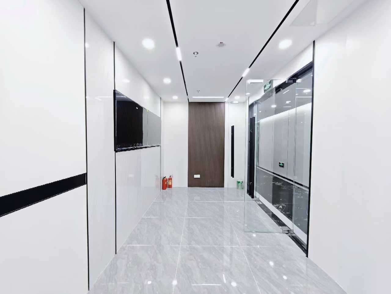 春熙路甲级楼盘 288平方 高区视野 4隔间36工位 精装带家具 西南朝向 整层打造 银石广场办公室出租