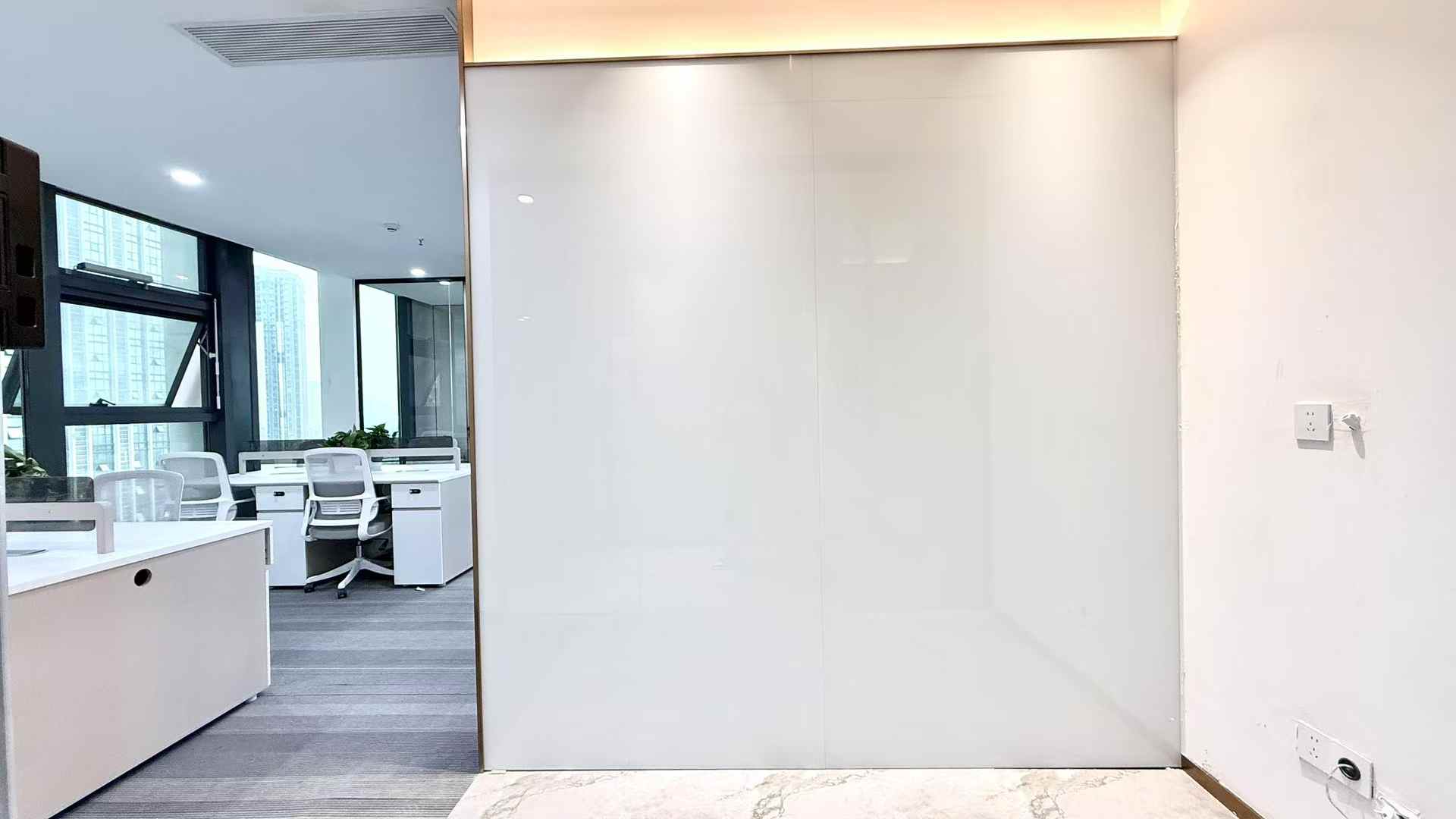 中和版块地铁口整栋运营 109平方 2隔间8工位 双面采光 落地玻璃 创业首选 香榭国际办公室出租