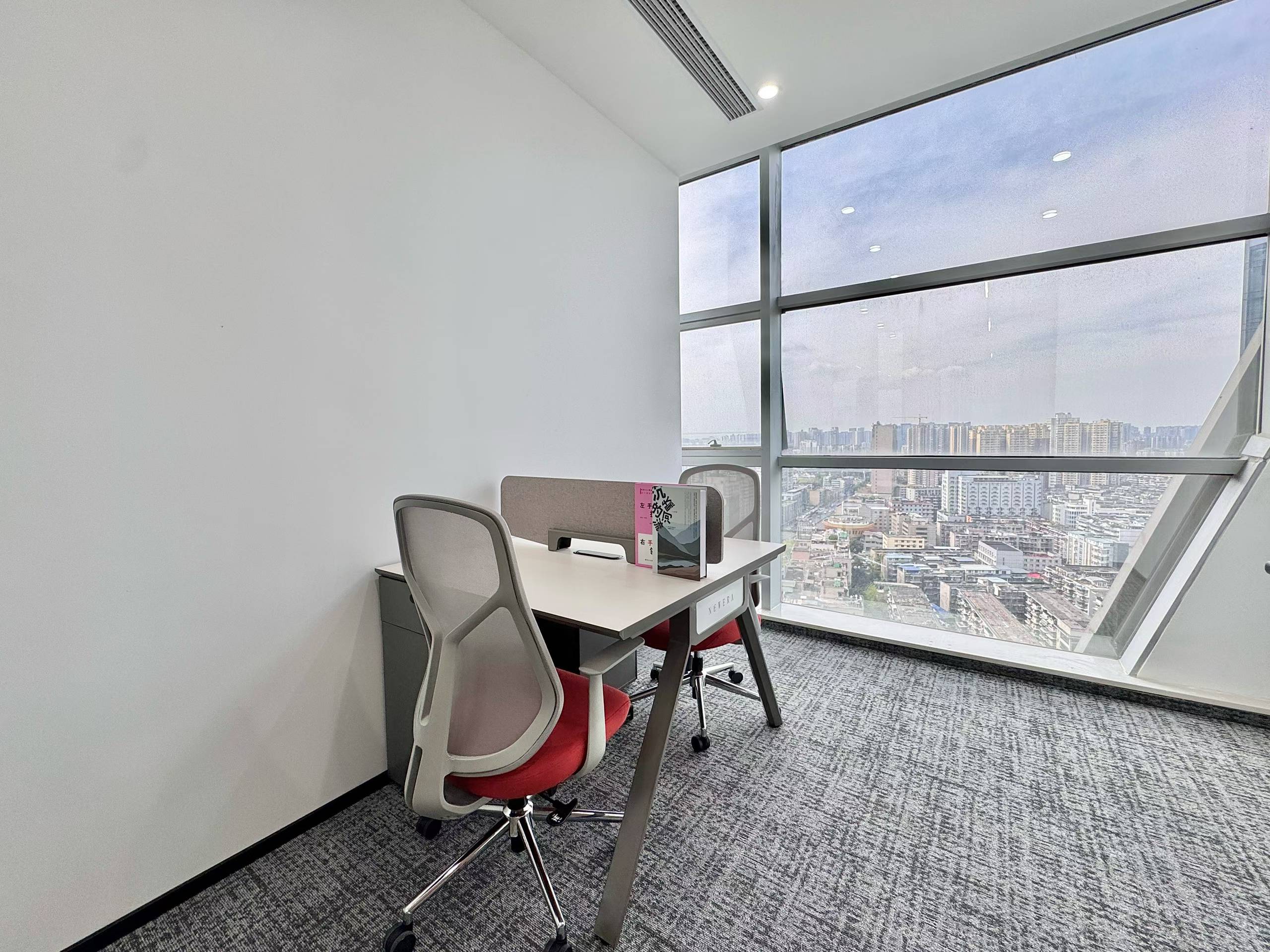 北一环花牌坊地铁口 249平 5隔间24工位 大老板间 方正利用率高  电梯口 带家具 新金泰大厦办公室出租