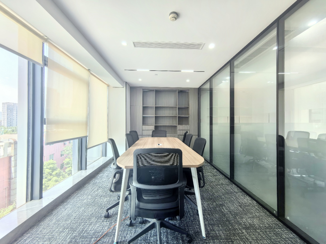锦江区偏南 193平 4隔间16工位 新产品装修 性价比高 户型方正 交通生活都方便 汇融创客广场办公室出租