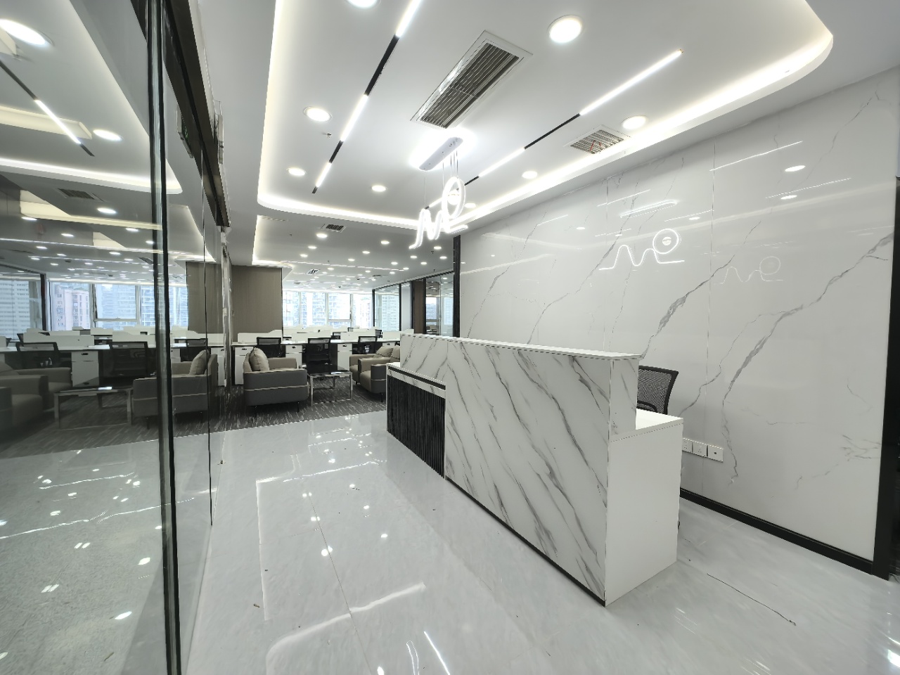 紧邻春熙路核心商圈 按套出租 4隔间36工位 双面采光 电梯口 含物业费 喜年广场办公室出租