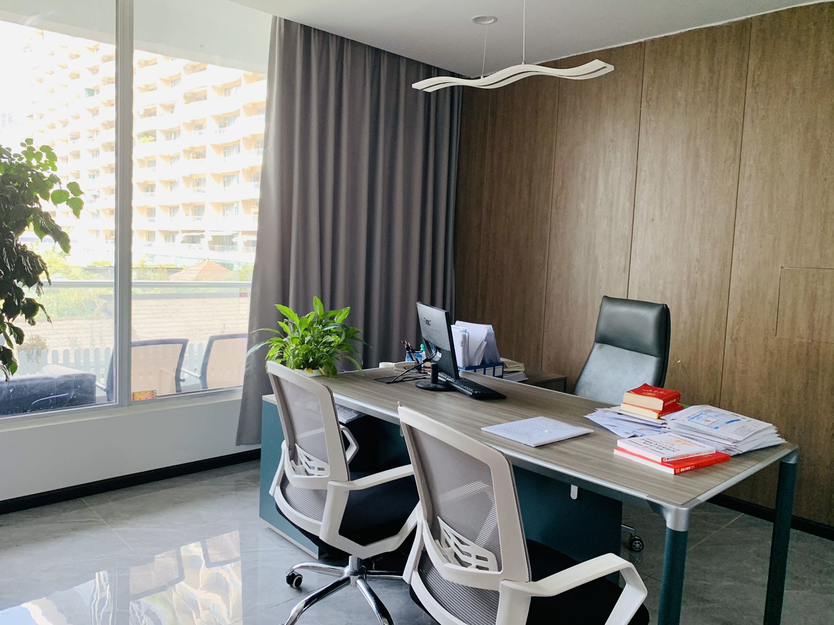 环球中心地铁口创业优质小面积 1隔间8工位 按套含物业费出租 带阳台 环球中心办公室出租