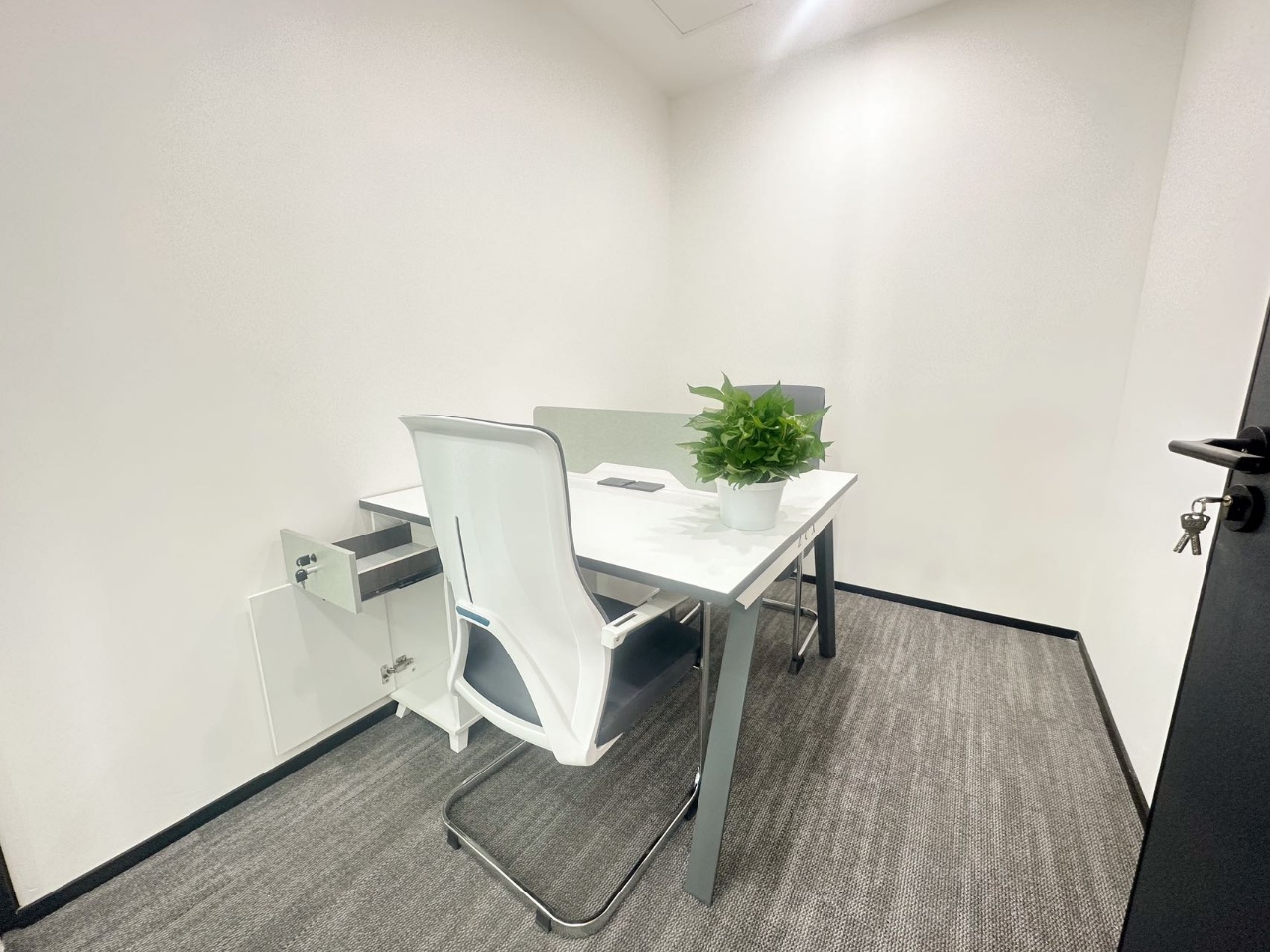 天府广场甲级楼宇 157平 4隔间8工位 办公室视野巴适 小户型精选  茂业天地办公室出租