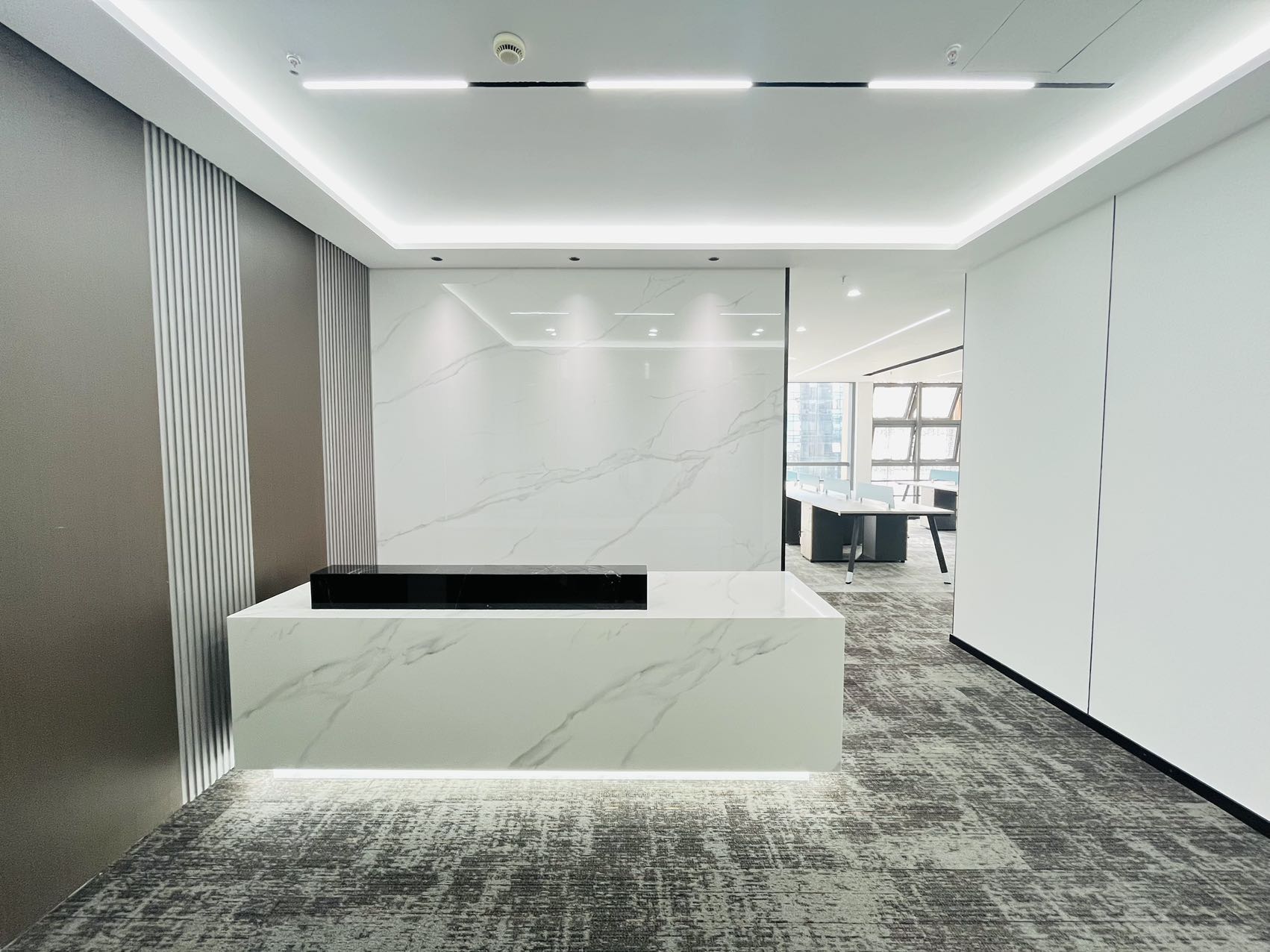 世纪城双面采光精选户型 采光面大 视野巴适 217平方 3隔间30工位 含物业费 蜀都中心办公室出租