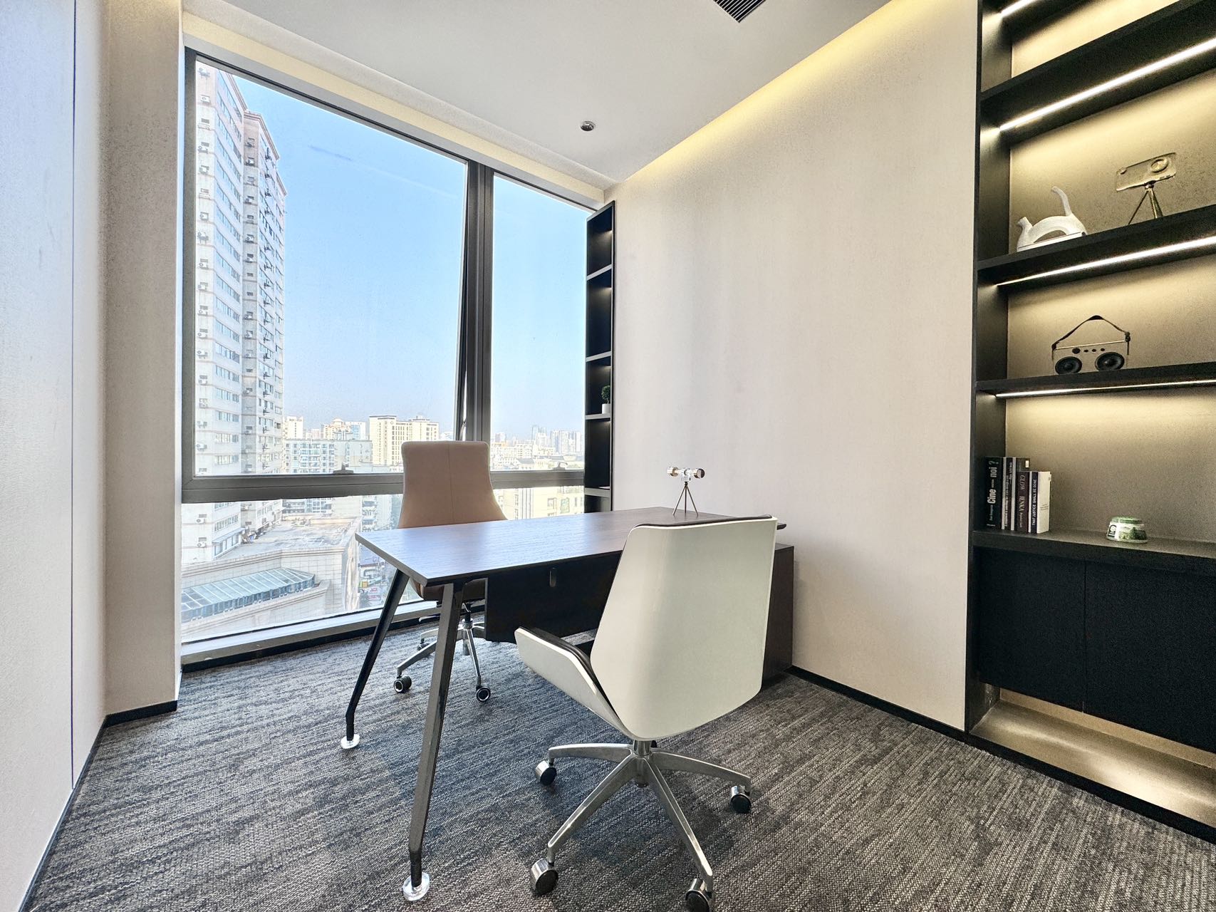 市中心东门大桥地铁口甲级楼盘 4隔间20工位 精装带家具 户型方正 落地窗玻璃 时代1号办公室出租