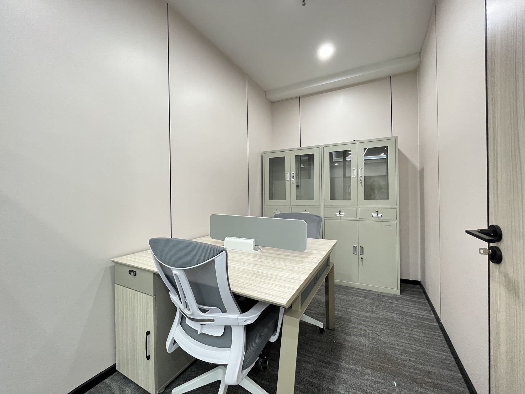 市中心东门大桥地铁 按套出租 3隔间16工位 报价含物业费含税 高区视野巴适 明宇金融广场办公室出租