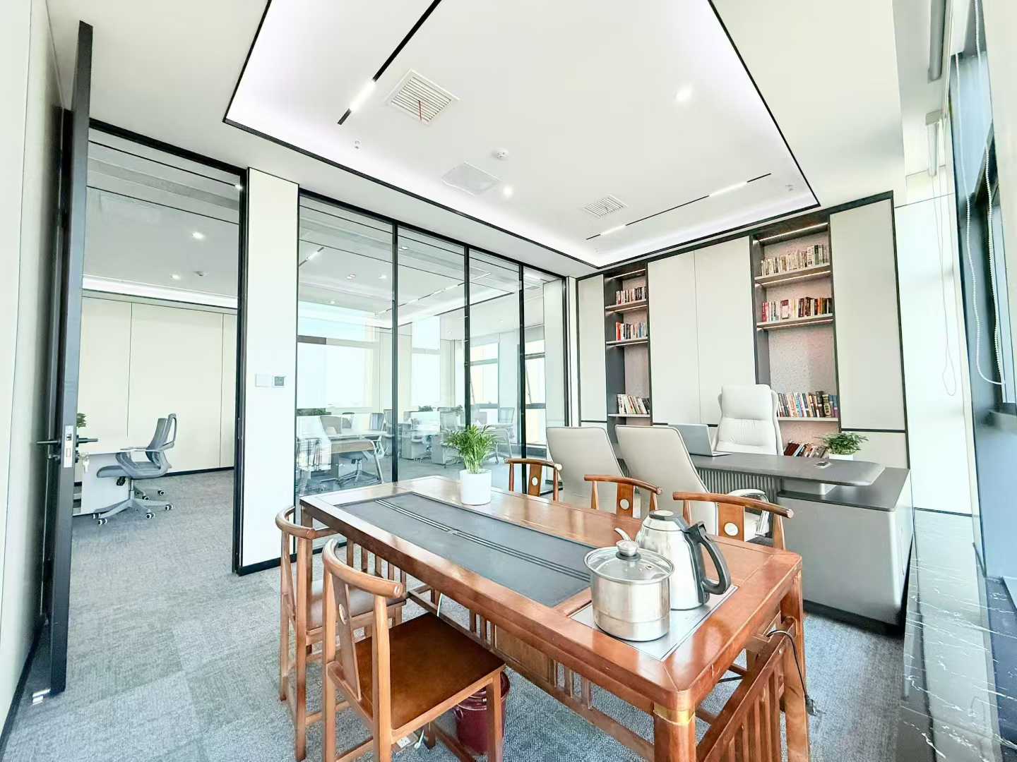 人民北路甲级楼宇 244平 4隔间18工位 精装带家具 品质装修 高区视野巴适 轻奢有格调 北成8号办公室出租