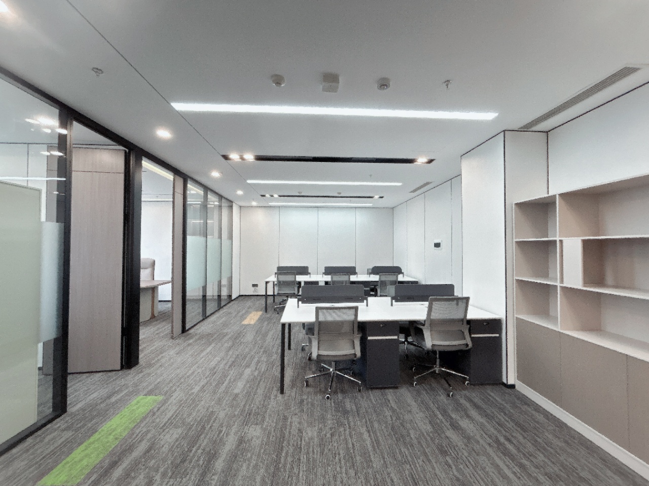 锦江区攀成钢区域 交通位置巴适 4隔间18工位 户型方正 视野巴适 汇信财富中心办公室出租