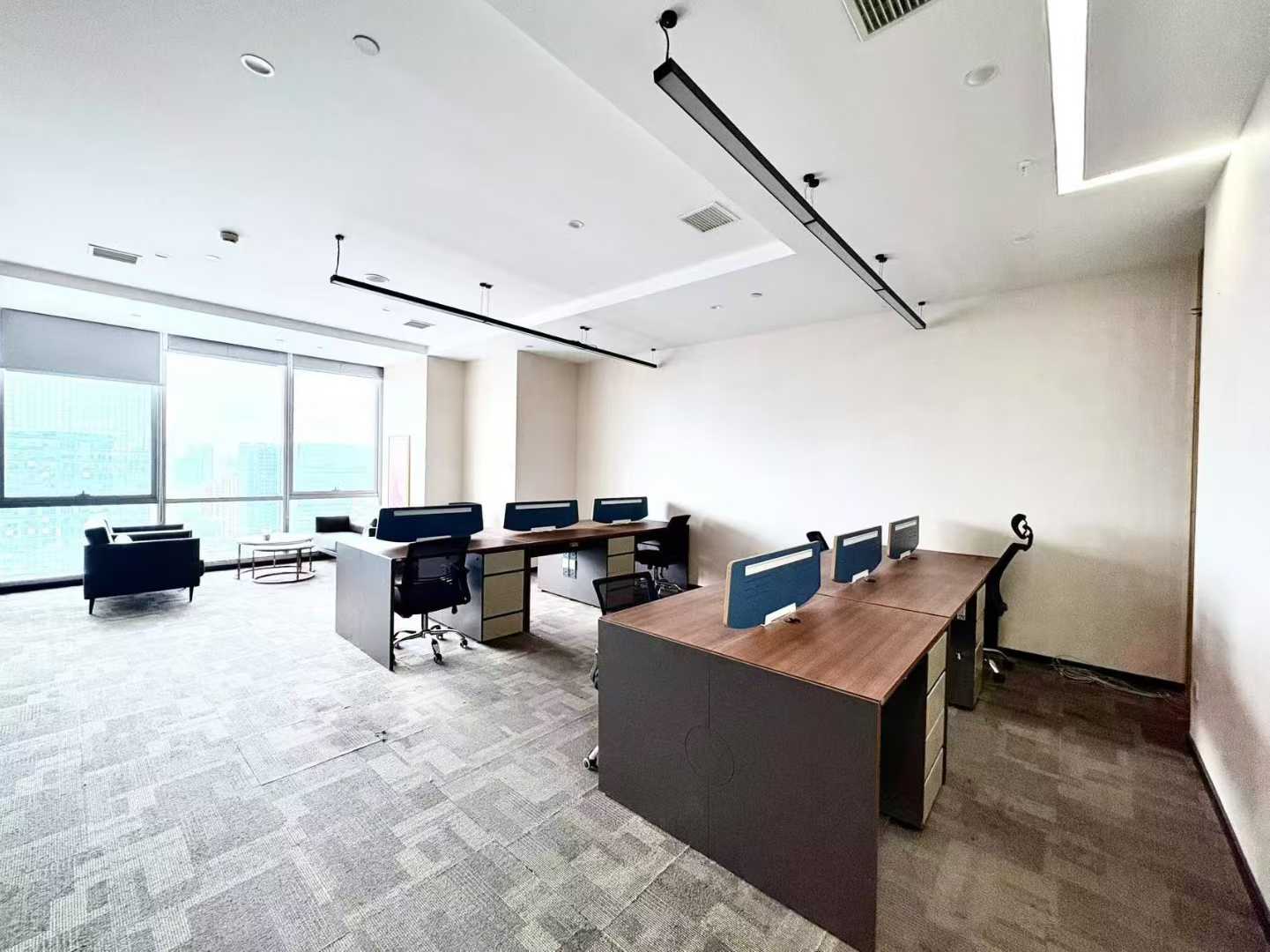 1号线高新晶科特价房出租 158平 3隔间16工位 朝东 24小时空调 精装带家具 晶科一号办公室出租