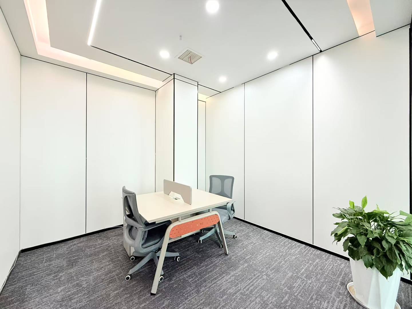 人民北路甲级楼盘 高区电梯口户型 564平 7隔间40工位 24小时空调 价格还可以聊  北成8号办公室出租