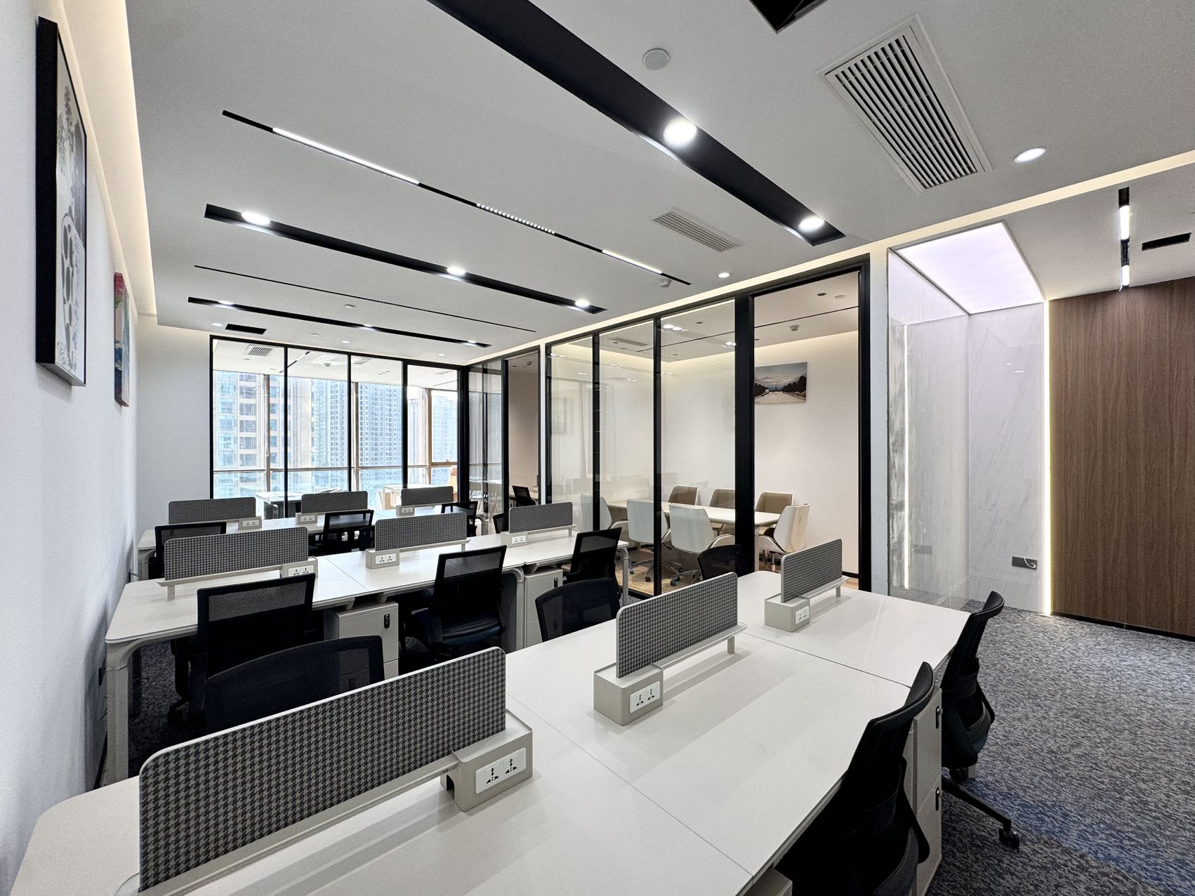 高新区世纪城地铁口小面积户型 3隔间12工位 按套出租 报价含物业费   东方希望天祥办公室出租