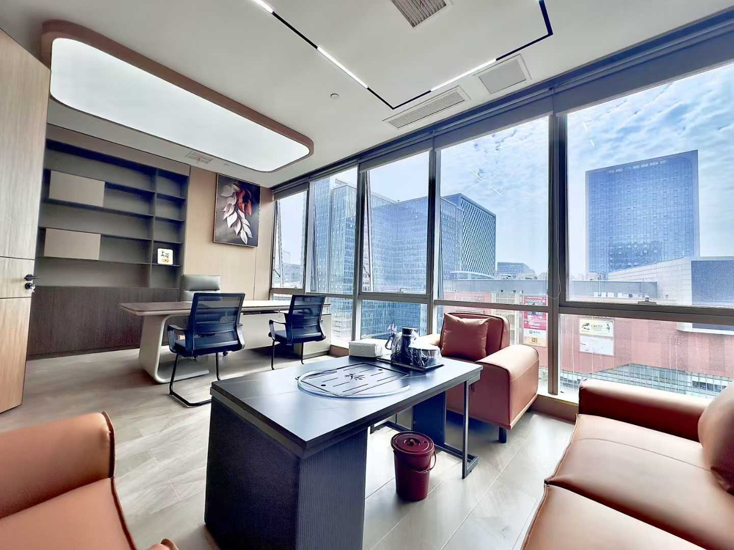 高新地铁双地铁口 产权236平方 6隔间30工位 利用率巨高 大落地窗 采光视野巴适 晶科一号办公室出租