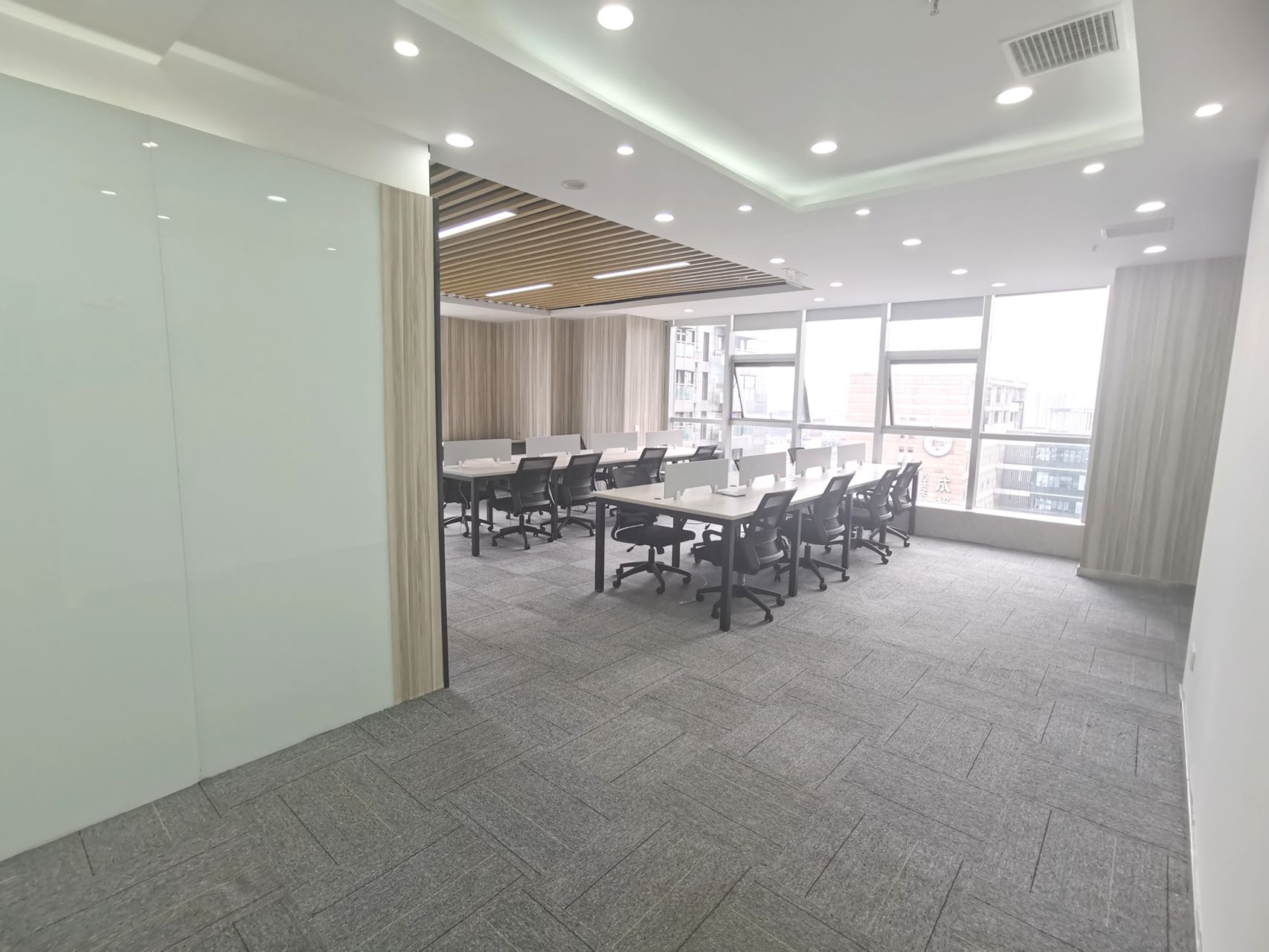 錦江區紅星國際188平精裝辦公室帶家具 戶型方正 采光通透 電梯口戶型