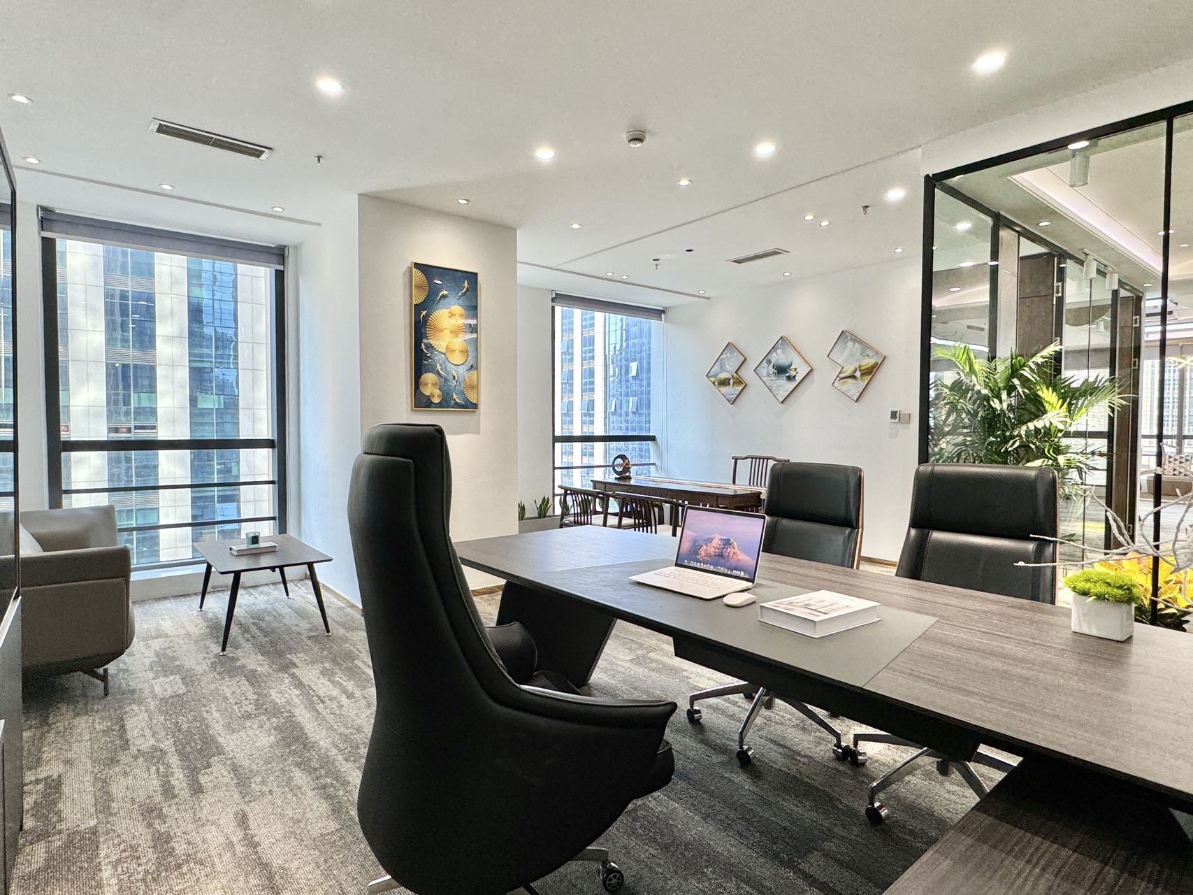 天府二街精选户型 5隔间29工位有接待休息区 双面采光 视野巴适 带家具 蜀都中心办公室出租