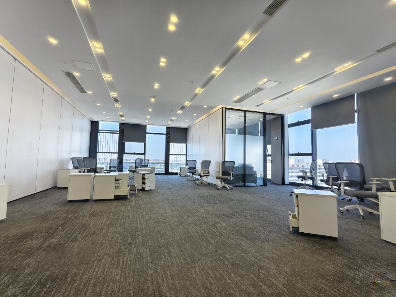 近东郊记忆 十里店地铁口1018㎡大面积 8隔间164工位 三面采光 视野巴适 龙腾广场办公室出租