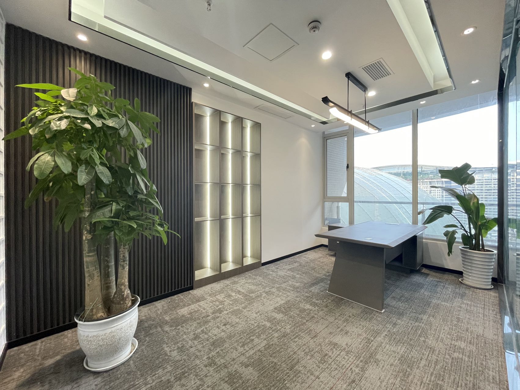 高新区新世纪环球中心163平精装办公室 拎包入住 含物业