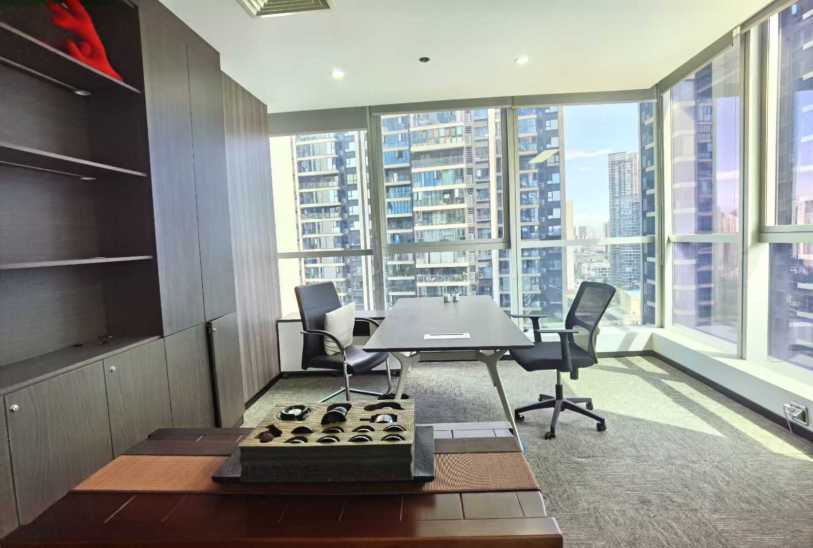 成华区超甲 241平 3隔间1会议室30工位 地铁口 精装带家具 24小时空调 成华万科大厦 写字楼租赁 无中介费