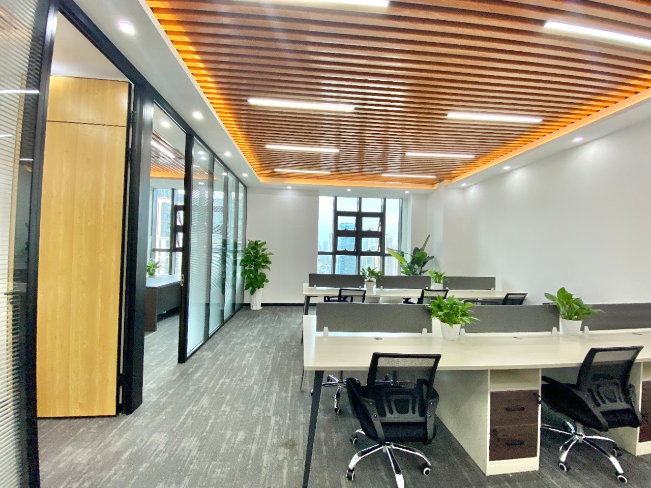 含物业 成华区建设路招商东城国际精装90平小面积办公室 全新装修带家具 户型方正 采光好