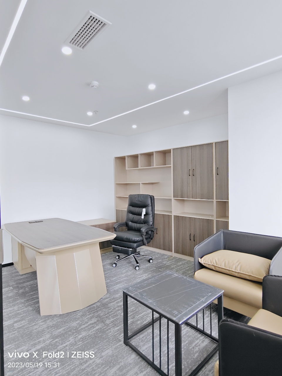 锦江区紧邻高新 6号线金石路地铁五六百米 2隔间12工位 报价含物业费 五冶大厦办公室出租