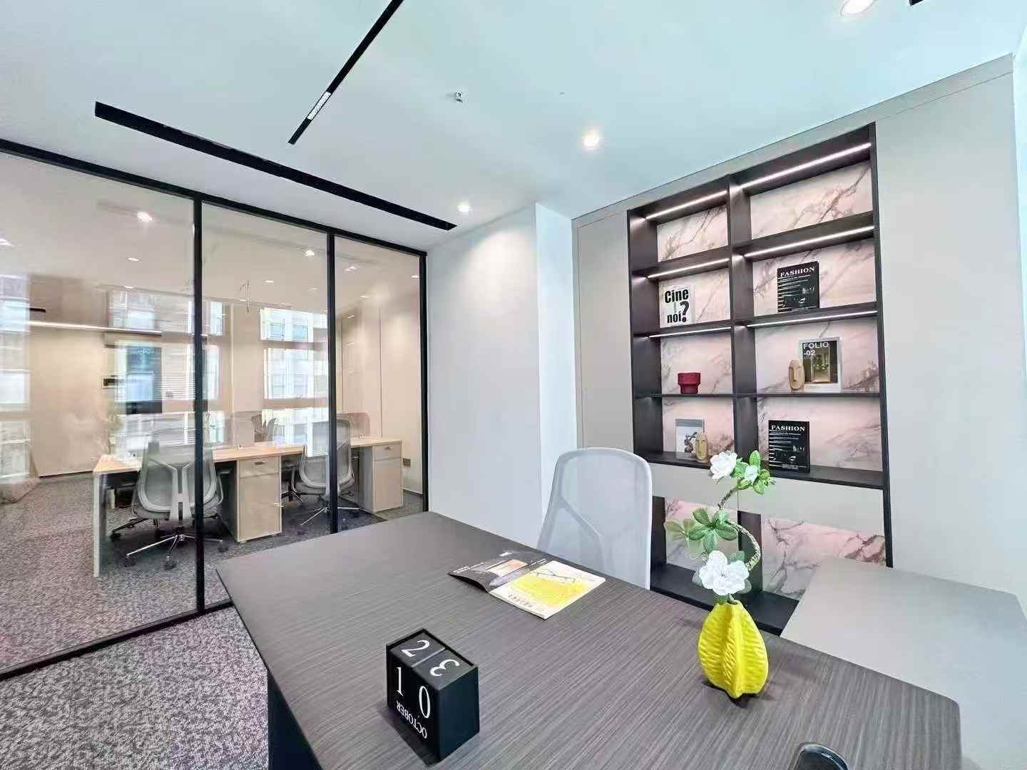 孵化园精选小面积 适合办事处 1隔间6工位 报价含物业费 可谈 精装带家具 中航交流中心办公室出租