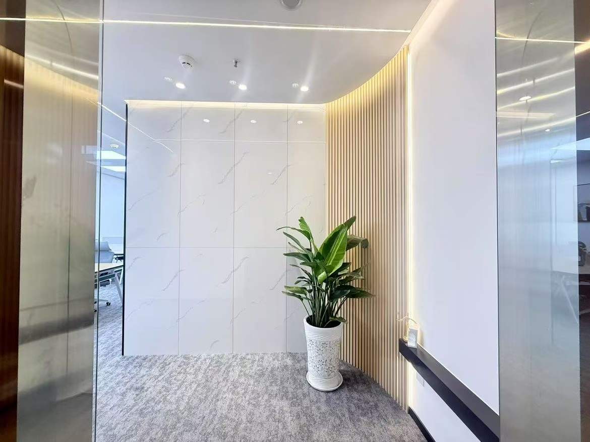 市中心东门大桥地铁口特价小面积按套出租 3隔间10工位 视野无遮挡 含物业费 时代8号办公室出租