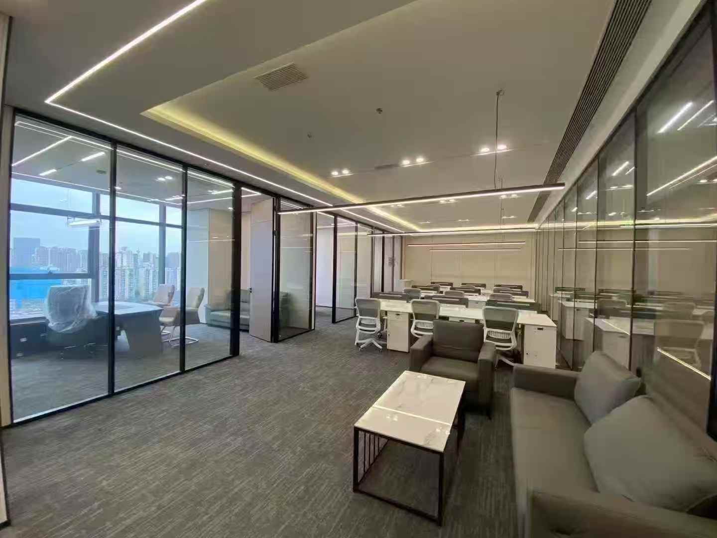 成华区8号线十里店地铁口 268平方 4隔间30工位 24小时空调 视野巴适 龙腾广场办公室出租