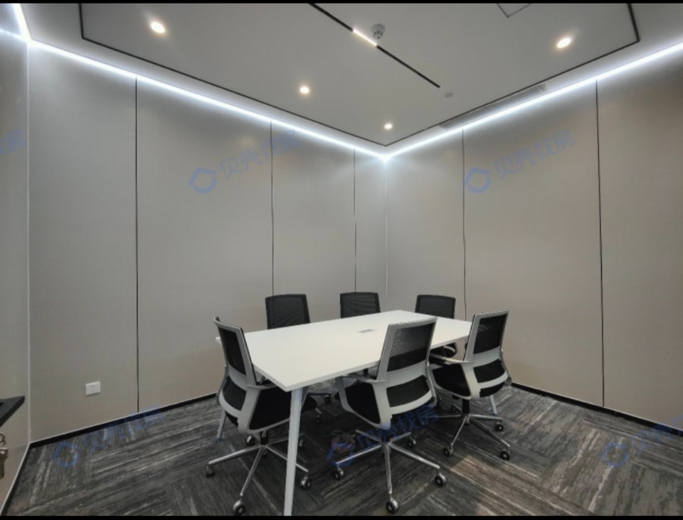 高新区世纪城地铁口小面积户型 3隔间12工位 那套出租 报价含物业费 近电梯 朝南  东方希望天祥办公室出租