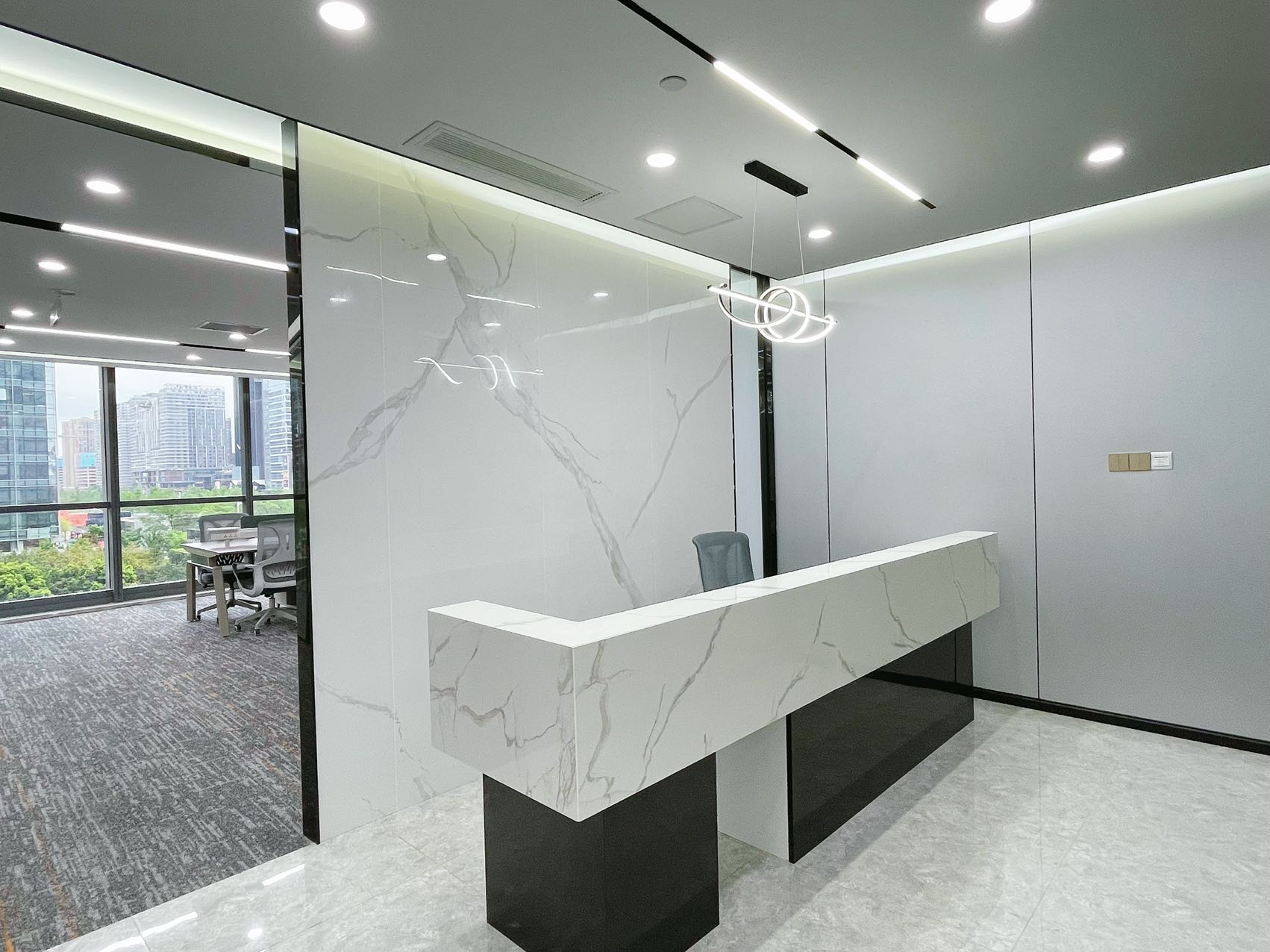 金融城经典小户型 3隔间1会议室12工位带前台 视野巴适 带家具 报价含物业费 东方希望中心办公室出租