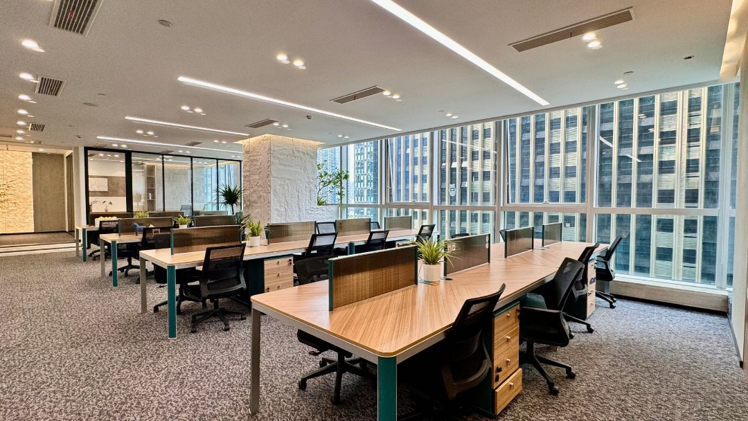 天府三街甲级楼盘 产权面积出租 389平方 6隔间50工位 户型方正 装修大气上档次 带家具 希顿国际办公室出租