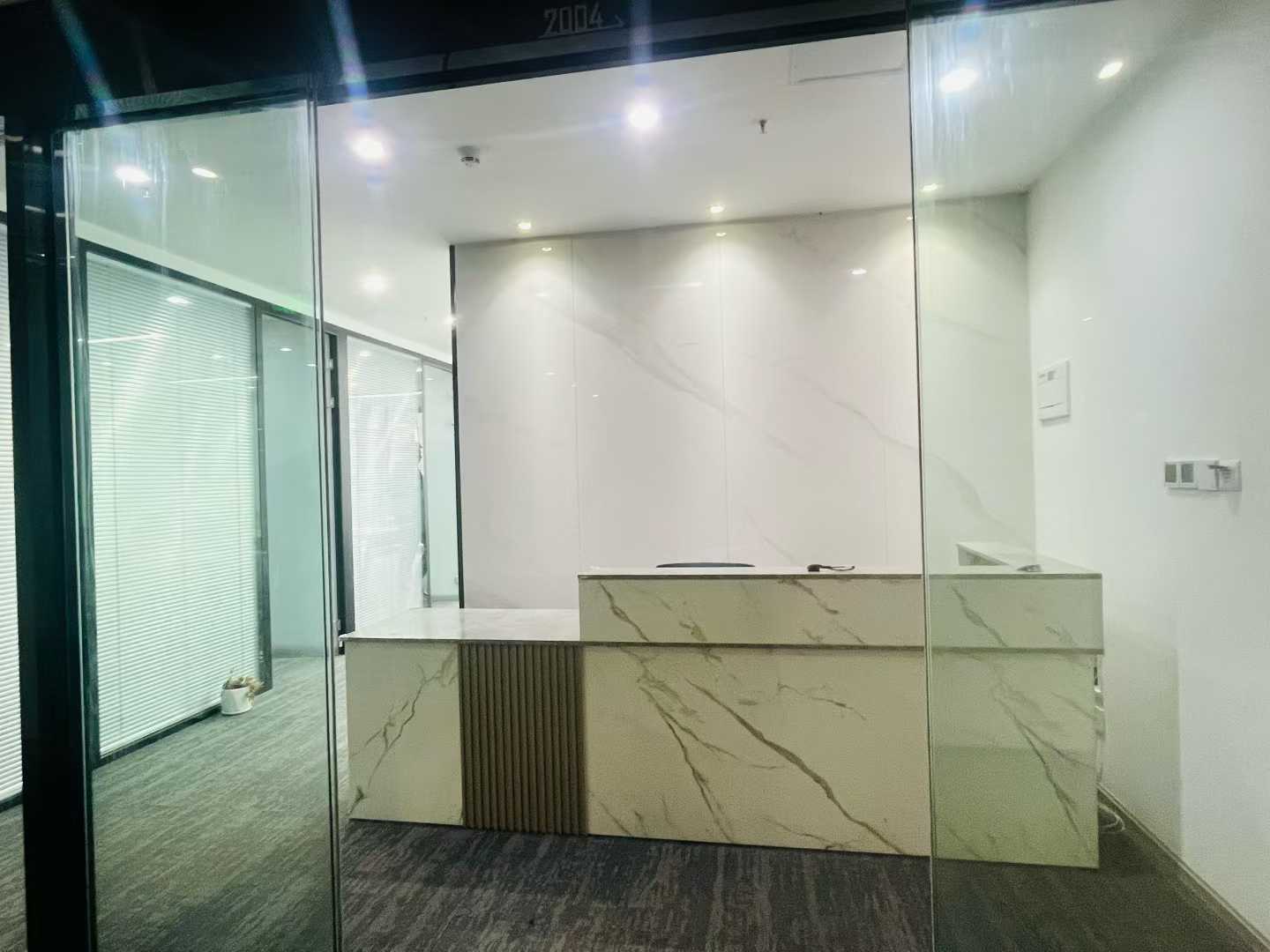 成华区理工大地铁口 中区精致小户型 3隔间12-16工位 特价出租 24小时空调 招商城市主场办公室出租