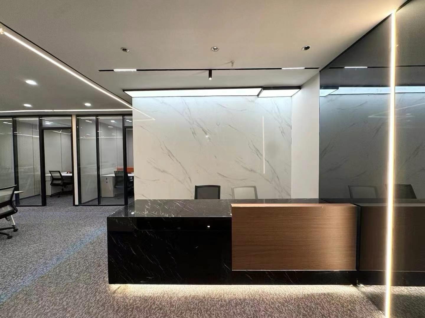 三街性价比纯写字楼 4隔间30工位 物业费便宜 24小时空调 户型方正带前台 新希望国际B座办公室出租