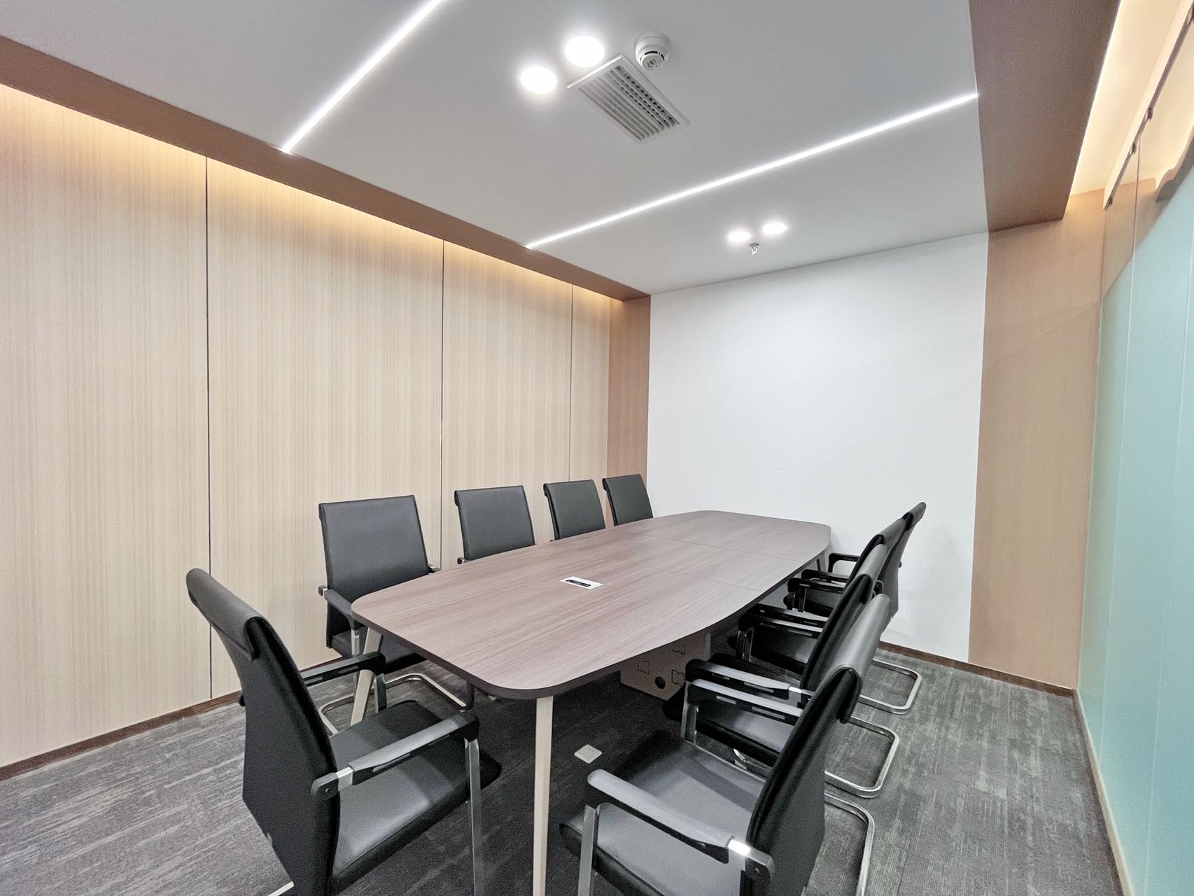 高新地铁甲级楼宇 服务面积311平方 4隔间24工位 高区视野巴适 24小时空调 精装带家具 茂业中心办公室出租