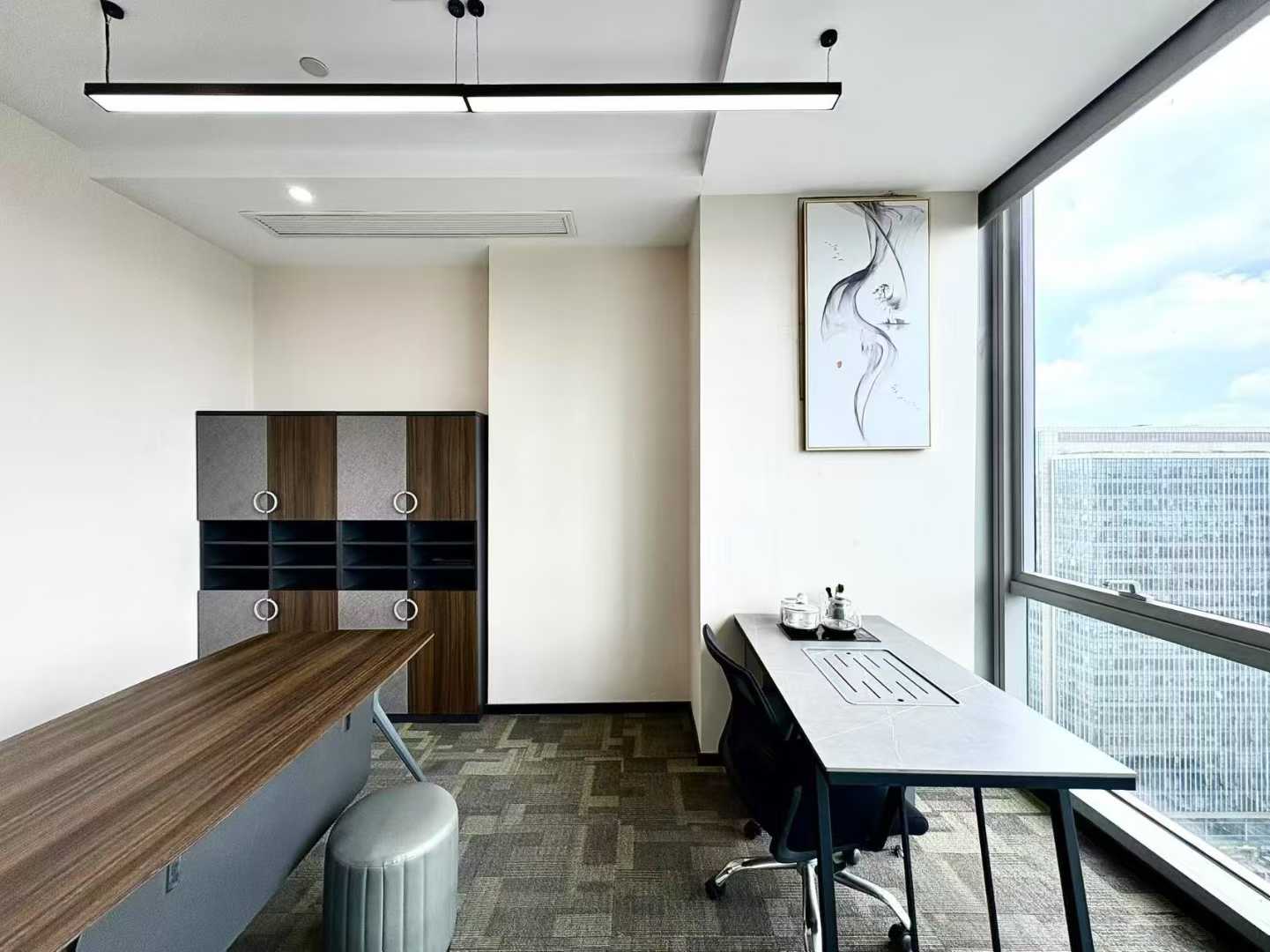 1号线高新晶科特价房出租 158平 3隔间16工位 朝东 24小时空调 精装带家具 晶科一号办公室出租