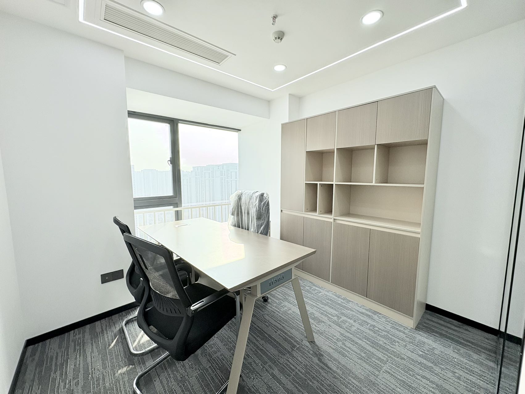 金牛区5/7号线交汇-北站西二路地铁口 创业小面积 96平 2隔间8工位 拎包入住 迈里中心办公室出租