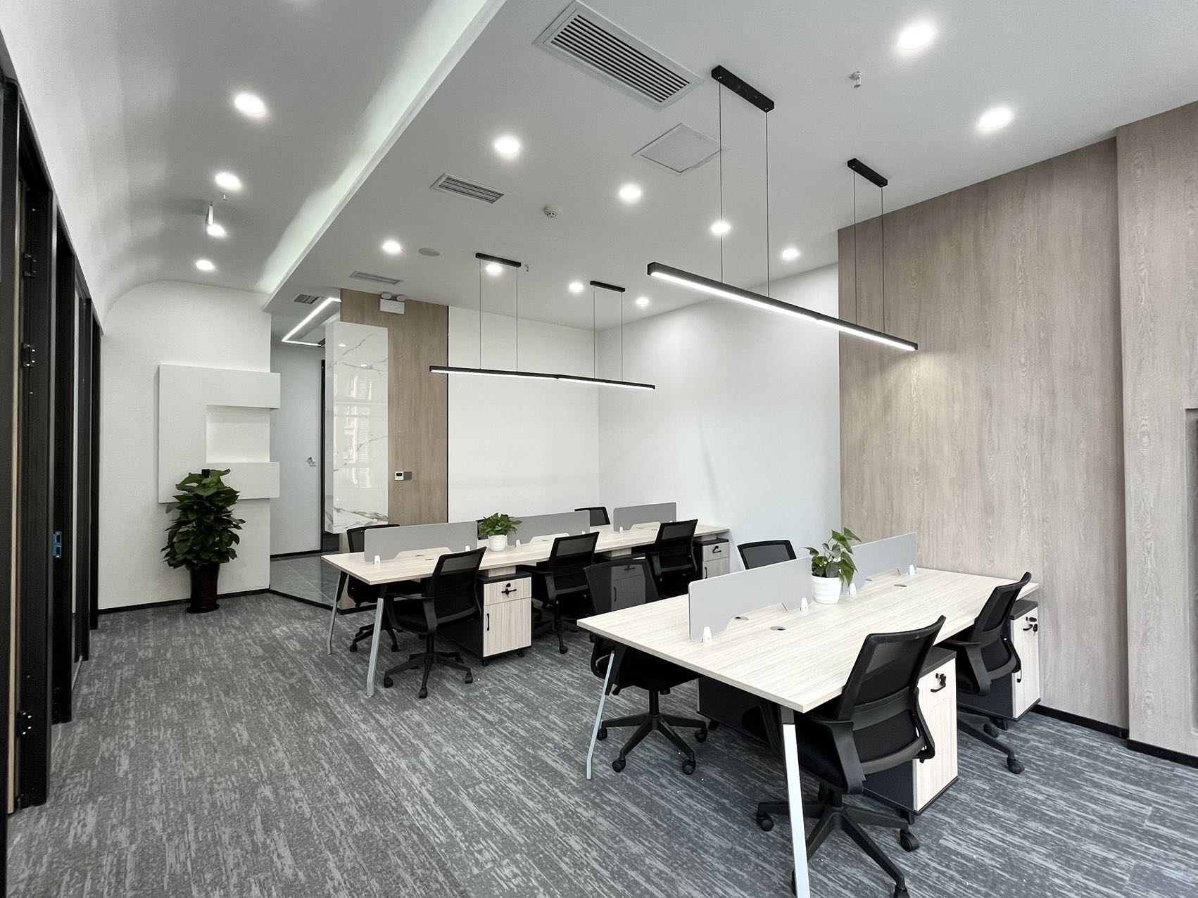 攀成钢精装小面积 按套出租 3隔间12工位 报价含物业费 24小时空调 落地窗 天廊T66办公室出租