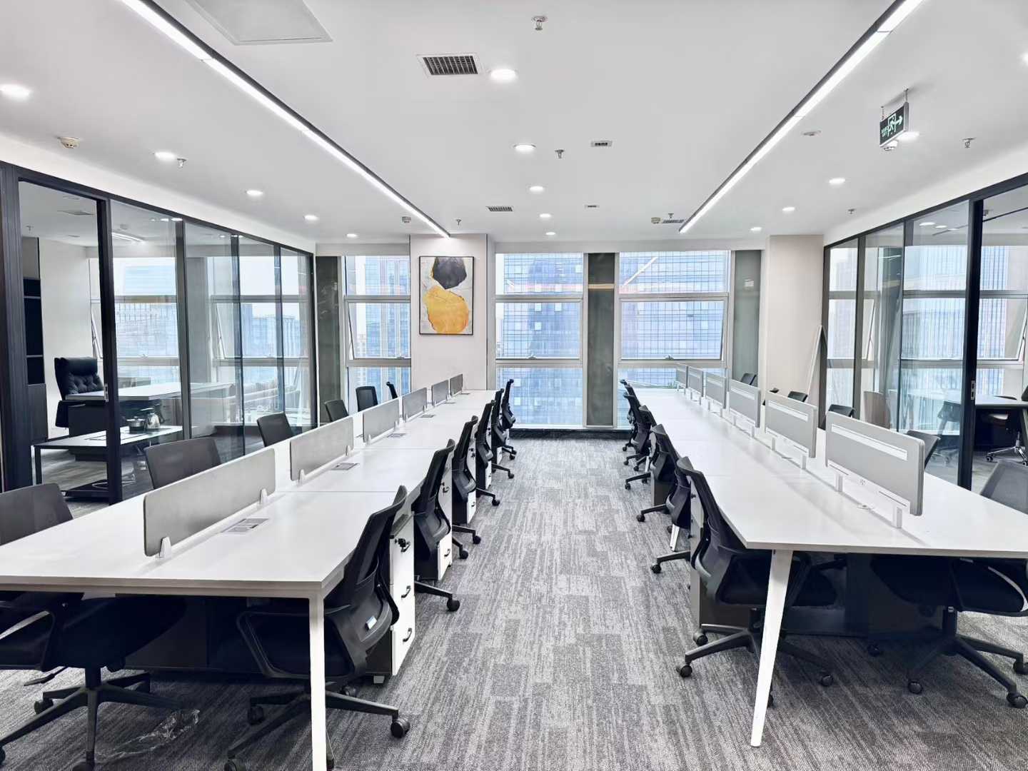 天府三街超甲写字楼 307平 6隔间30工位带机房 24小时空调 楼盘品质高 节能大厦办公室出租