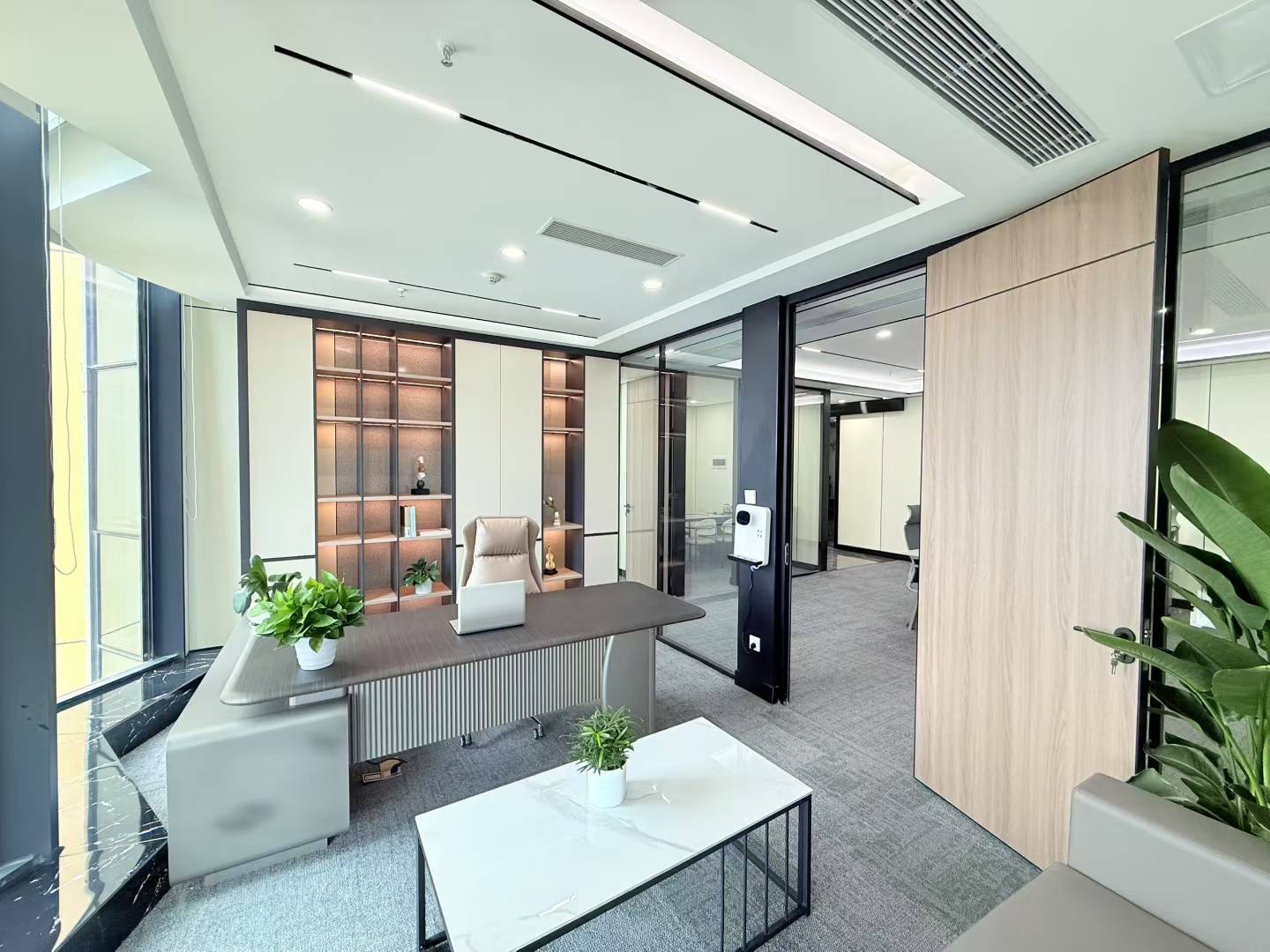 人民北路地铁口 高区装修视野巴适 183平 4隔间18工位 带共享配套 北成8号办公室出租