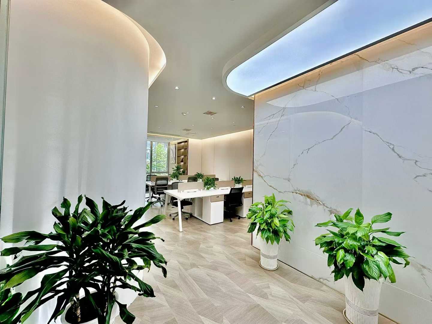 1号线高新地铁三四百米 118平 4隔间12工位 公摊小 24小时空调 九龙仓物业 晶科一号办公室出租