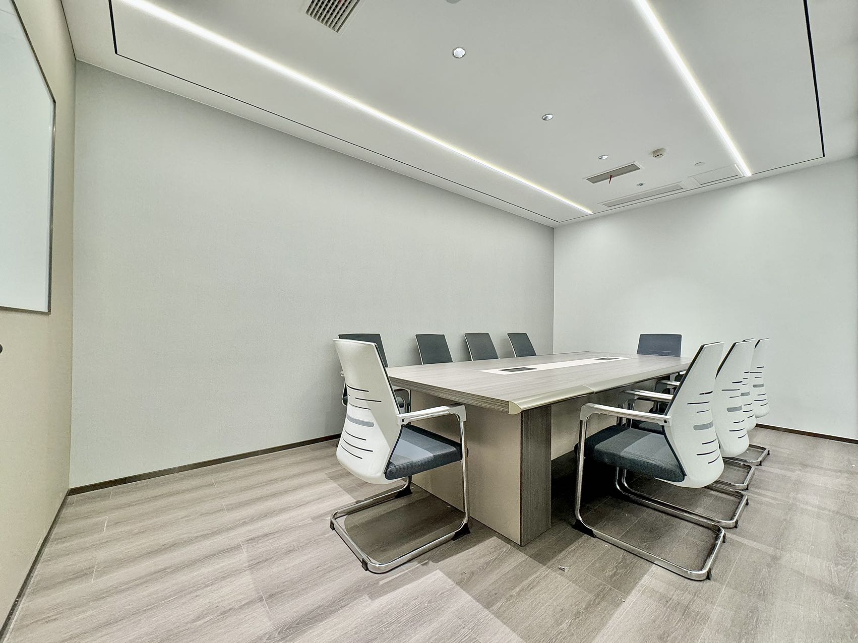 金融城接待好房 按套出租 含物业费 7隔间16工位 东南双面采光 看双子塔交子之环 誉峰国际办公室出租