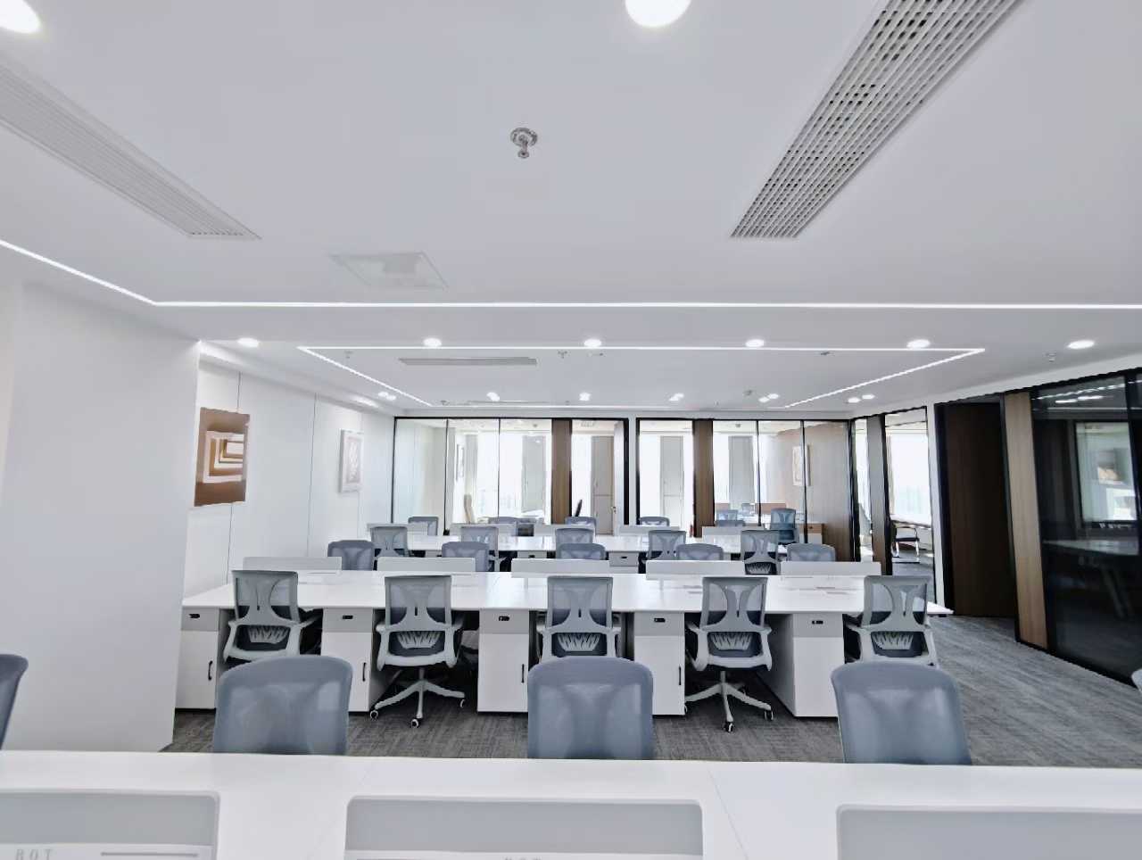 春熙路甲级楼盘 288平方 高区视野 4隔间36工位 精装带家具 西南朝向 整层打造 银石广场办公室出租