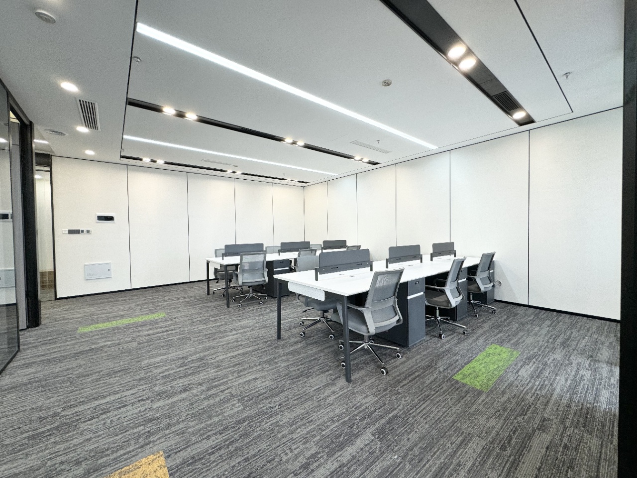 市中心牛市口地铁口超甲写字楼 3隔间20工位 220平 精装带家具 视野巴适 汇信财富中心办公室出租