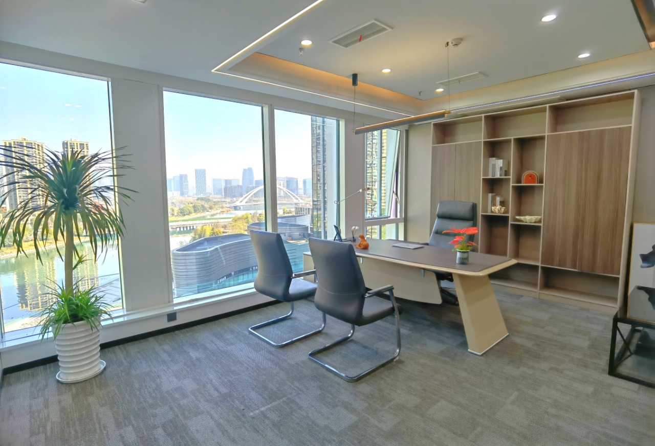 9号线芯岛地铁几百米 双面采光看江景 291平 6隔间24工位 无加时费 一梯一户静谧安逸  复地金融岛办公室出租