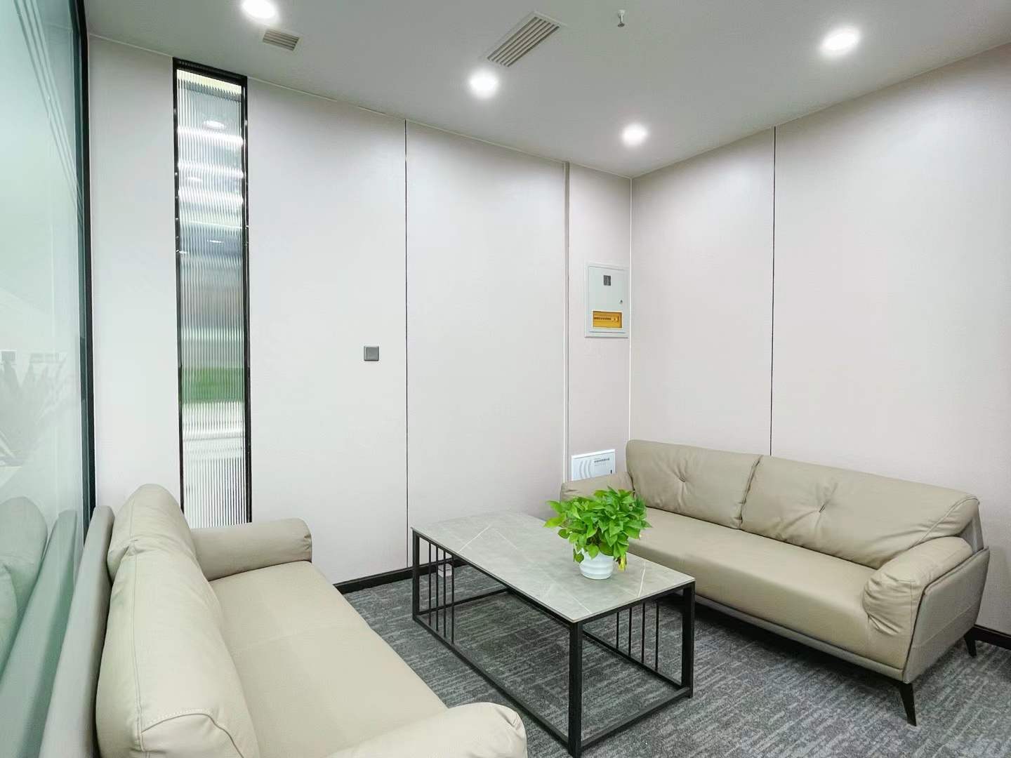 金融城誉峰国际M3电梯口小户型 3隔间16工位 24小时候空调 工作时间灵活 昭示性好 誉峰国际办公室出租