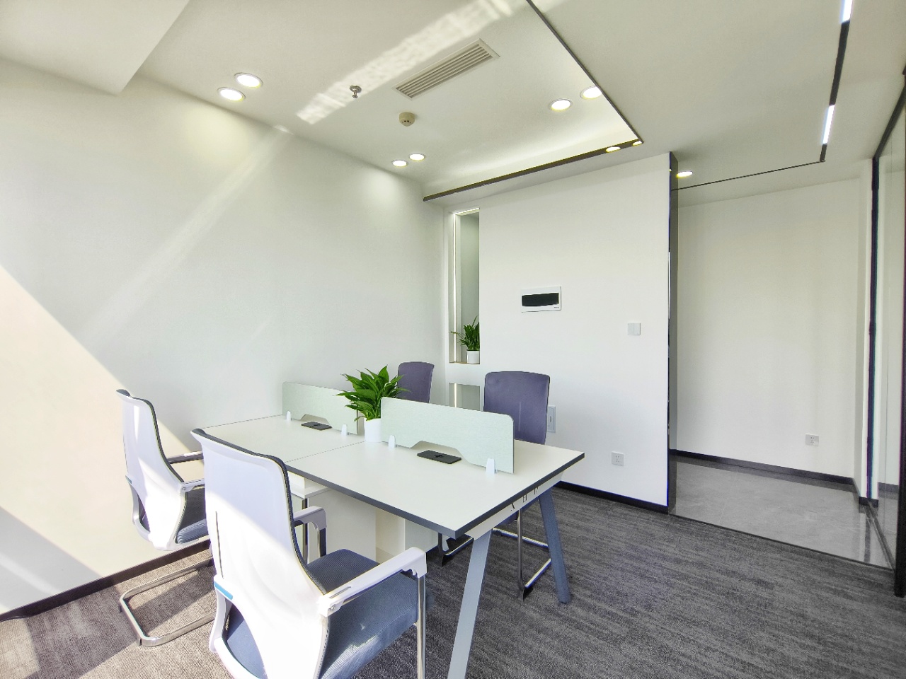 天府广场精品办事处 创业小户型 1隔间6工位 近地铁 交通方便 采光巴适 茂业天地办公室出租