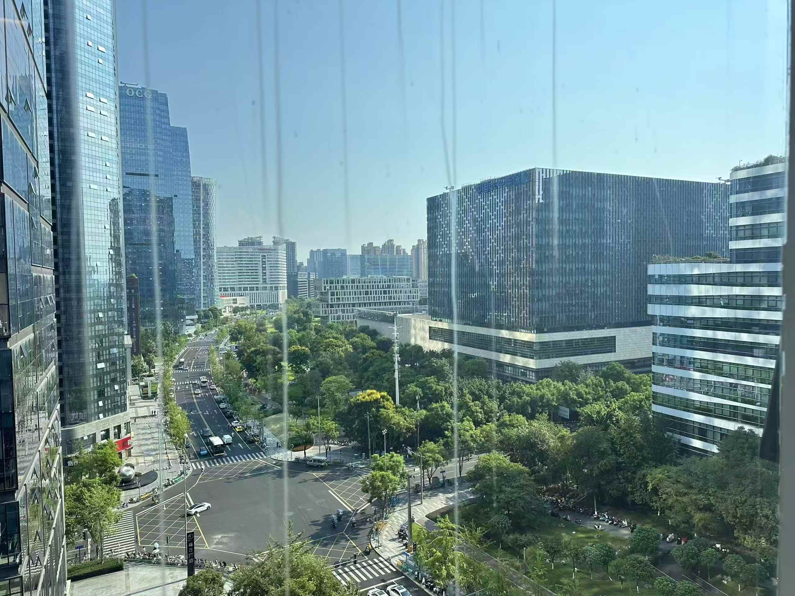 天府三街跃层性价比户型 单层140平实得280平 5隔间30工位+接待区 24小时空调 福年广场办公室出租