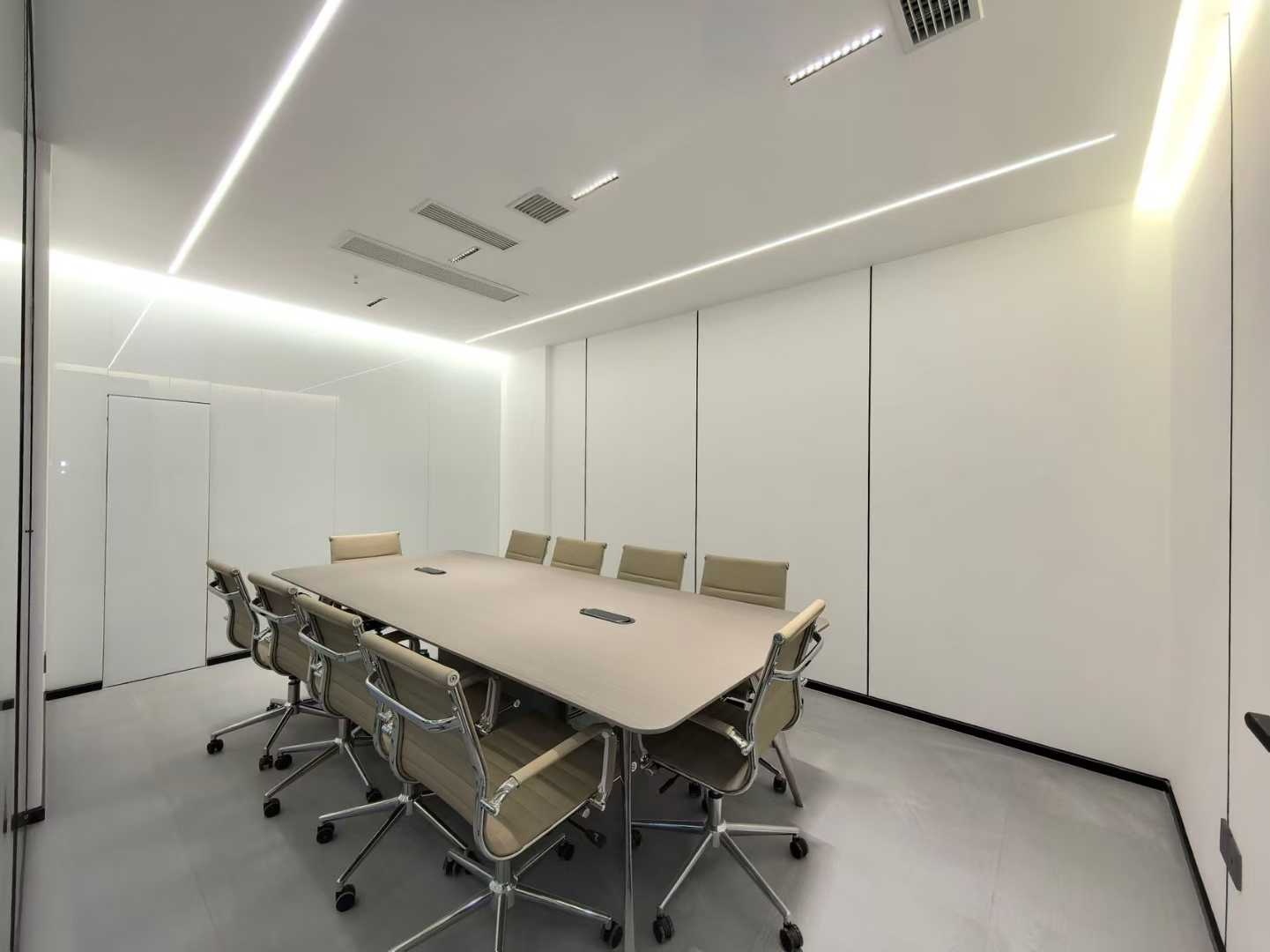 高新三地铁交汇 孵化园站 4隔间24工位 双面采光 精装带家具 品质装修 24小时空调 中航交流中心办公室出租