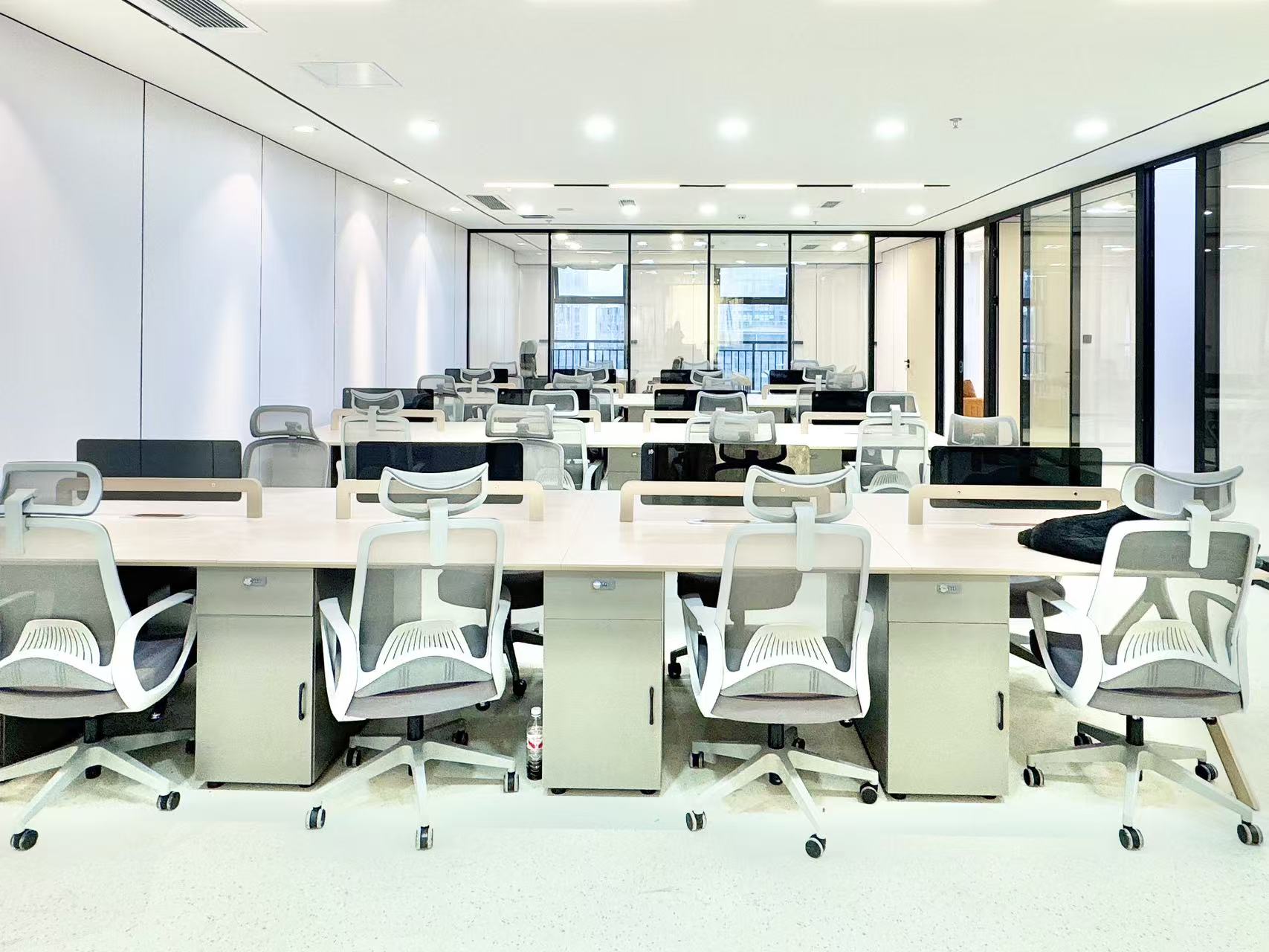 6号线金石路地铁口 整层打造 315平方 5隔间32工位 24小时空调 地铁口 新希望中鼎办公室出租