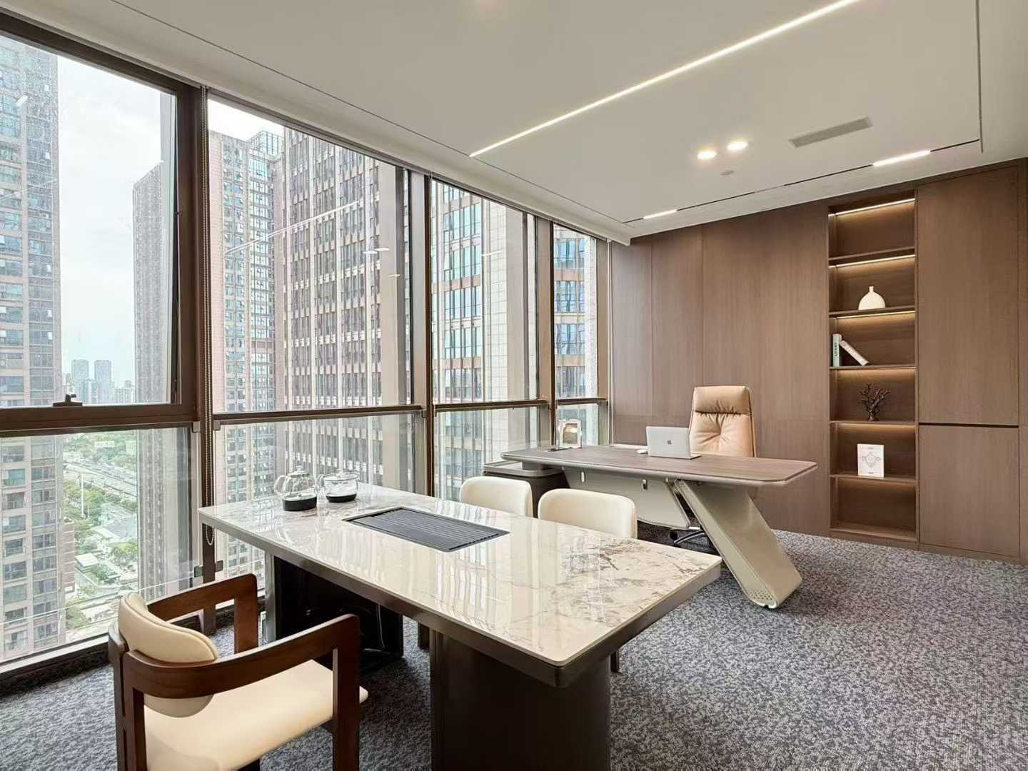 高新区世纪城地铁口292平方 4隔间34工位 双面采光 带共享会议室茶室 精装带家具 天祥广场办公室出租