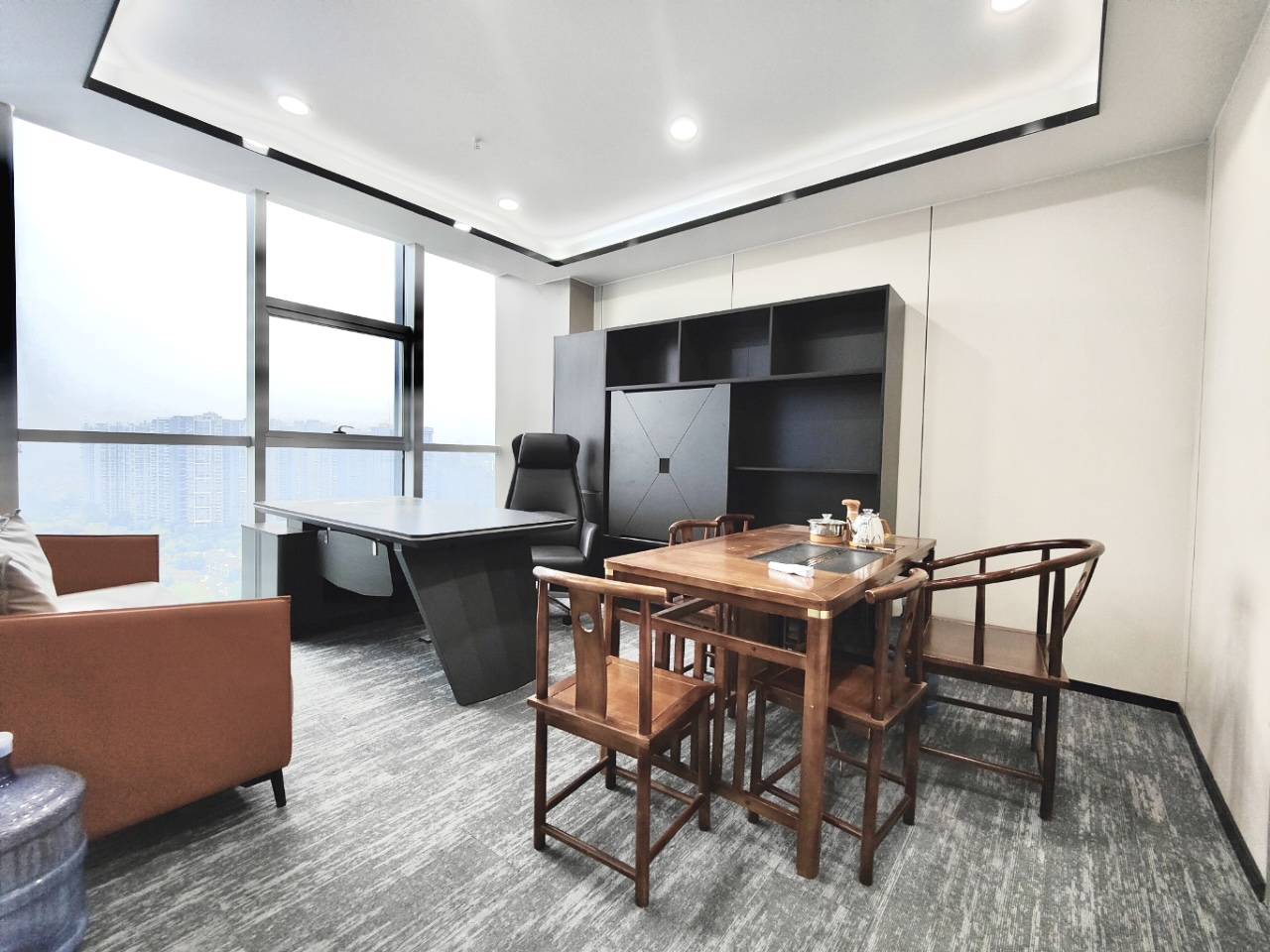 5号线骑龙地铁几百米 高区落地窗 视野巴适 按套出租3隔间18工位 带家具 24小时空调 美行中心办公室出租