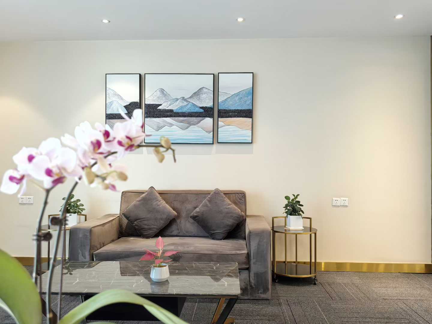 金融城超甲稀缺豪装接待房 1107平 超大前台+超大老板间 视野开阔 不容错过 银泰中心办公室出租